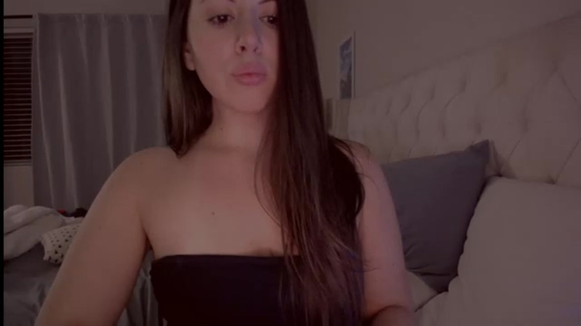 Gallery image thumbnail from Isabelle's myfreecams stream on, 02/12/2023, 13:02 image 4 of 20