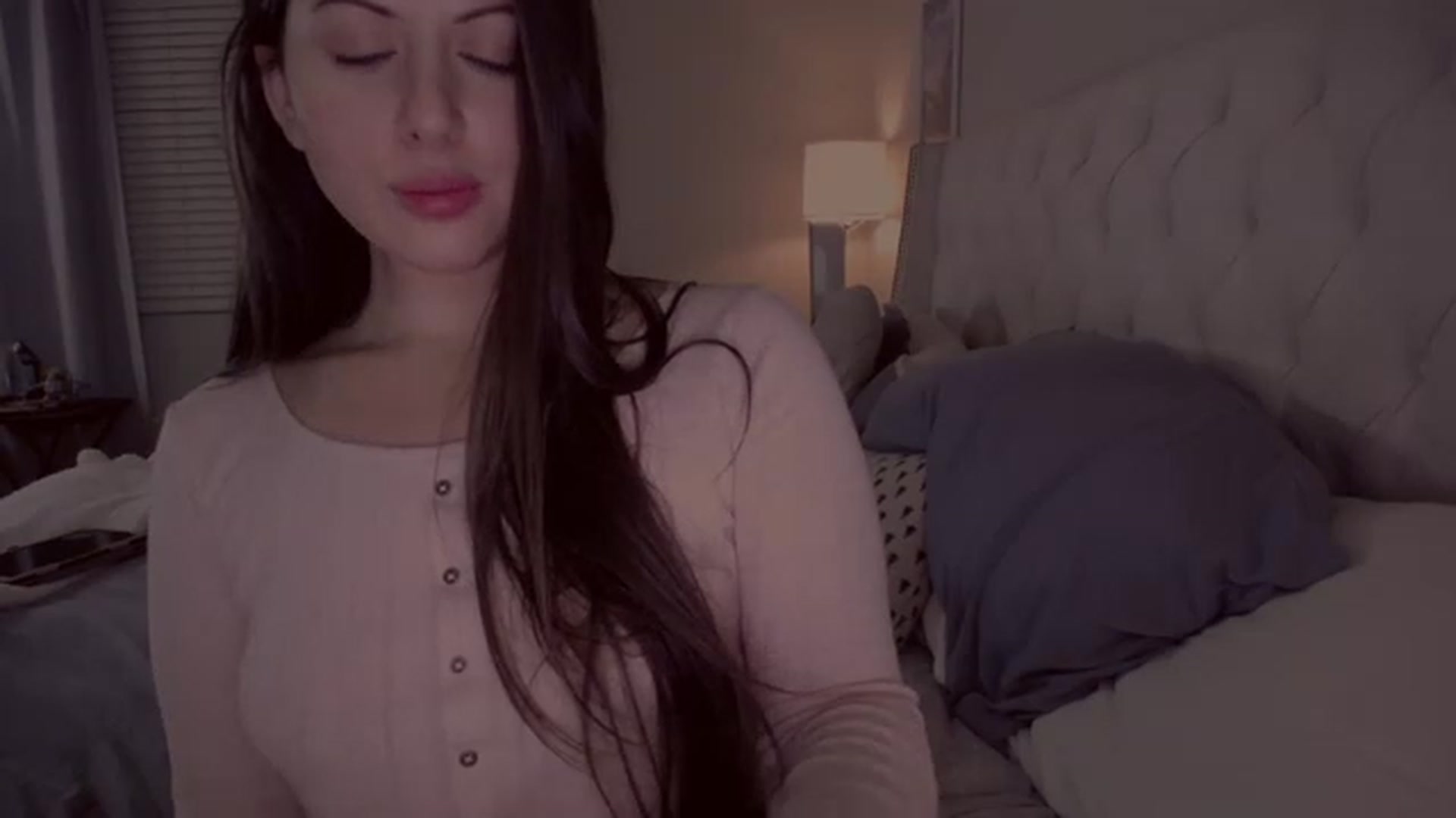 Gallery image thumbnail from Isabelle's myfreecams stream on, 02/28/2023, 08:11 image 6 of 20