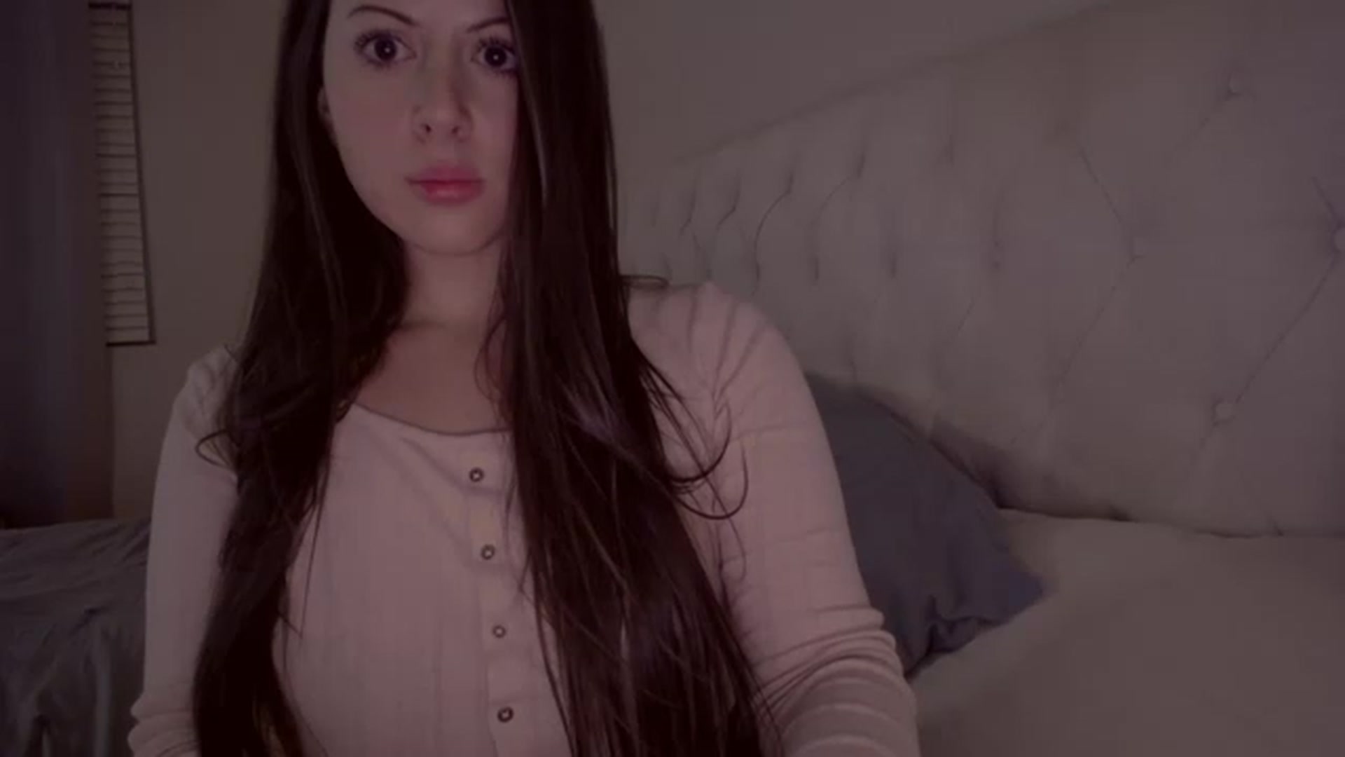 Gallery image thumbnail from Isabelle's myfreecams stream on, 02/28/2023, 08:11 image 2 of 20