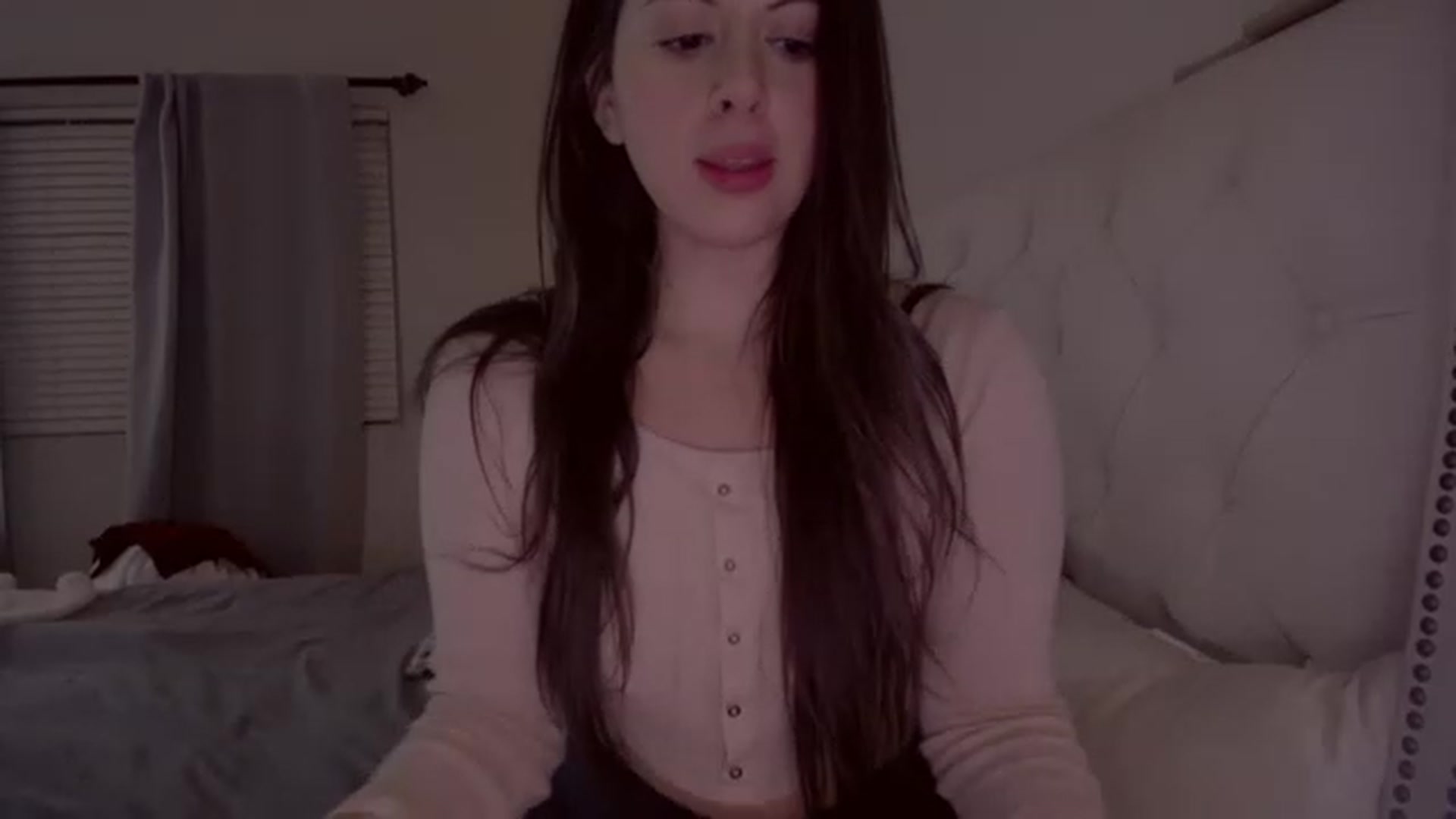 Gallery image thumbnail from Isabelle's myfreecams stream on, 02/28/2023, 08:11 image 17 of 20