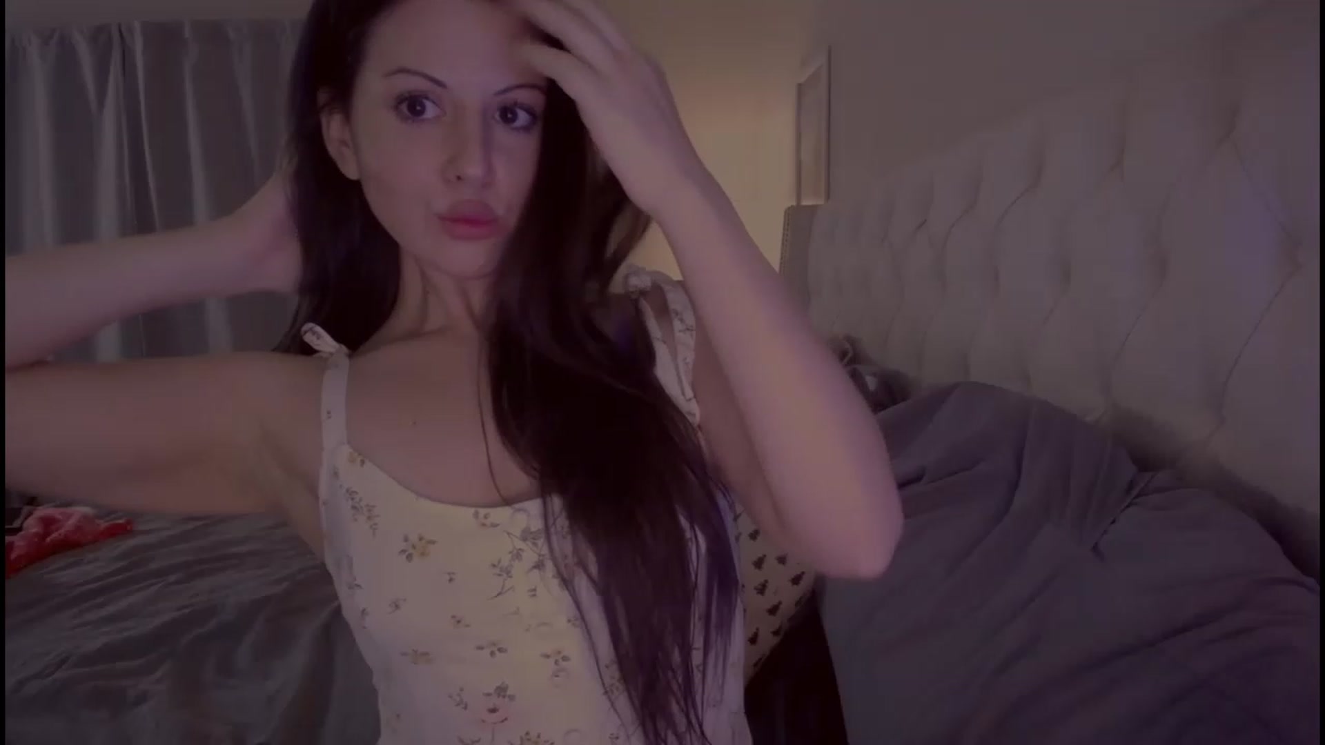 Gallery image thumbnail from Isabelle's myfreecams stream on, 06/05/2023, 07:57 image 3 of 20
