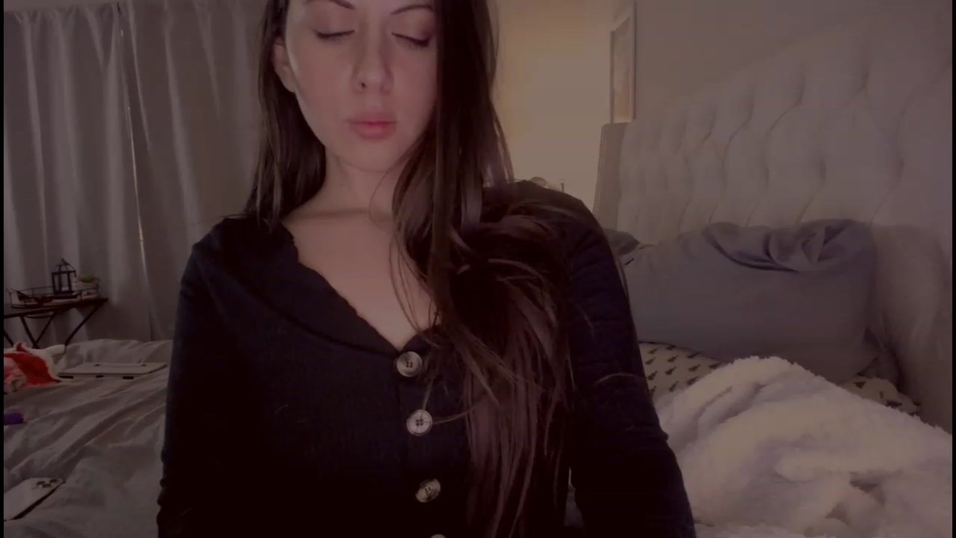 Gallery image thumbnail from Isabelle's myfreecams stream on, 06/07/2023, 12:55 image 12 of 20