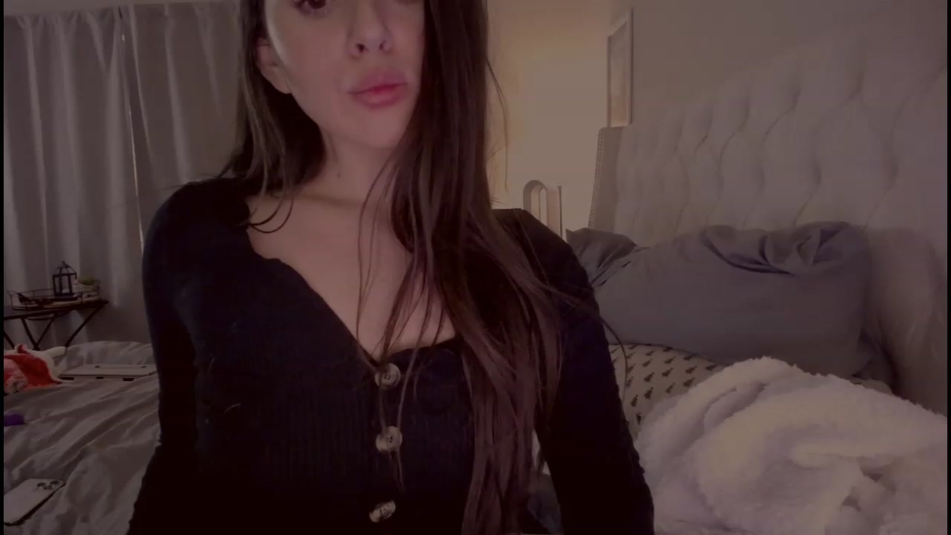 Gallery image thumbnail from Isabelle's myfreecams stream on, 06/07/2023, 12:55 image 17 of 20