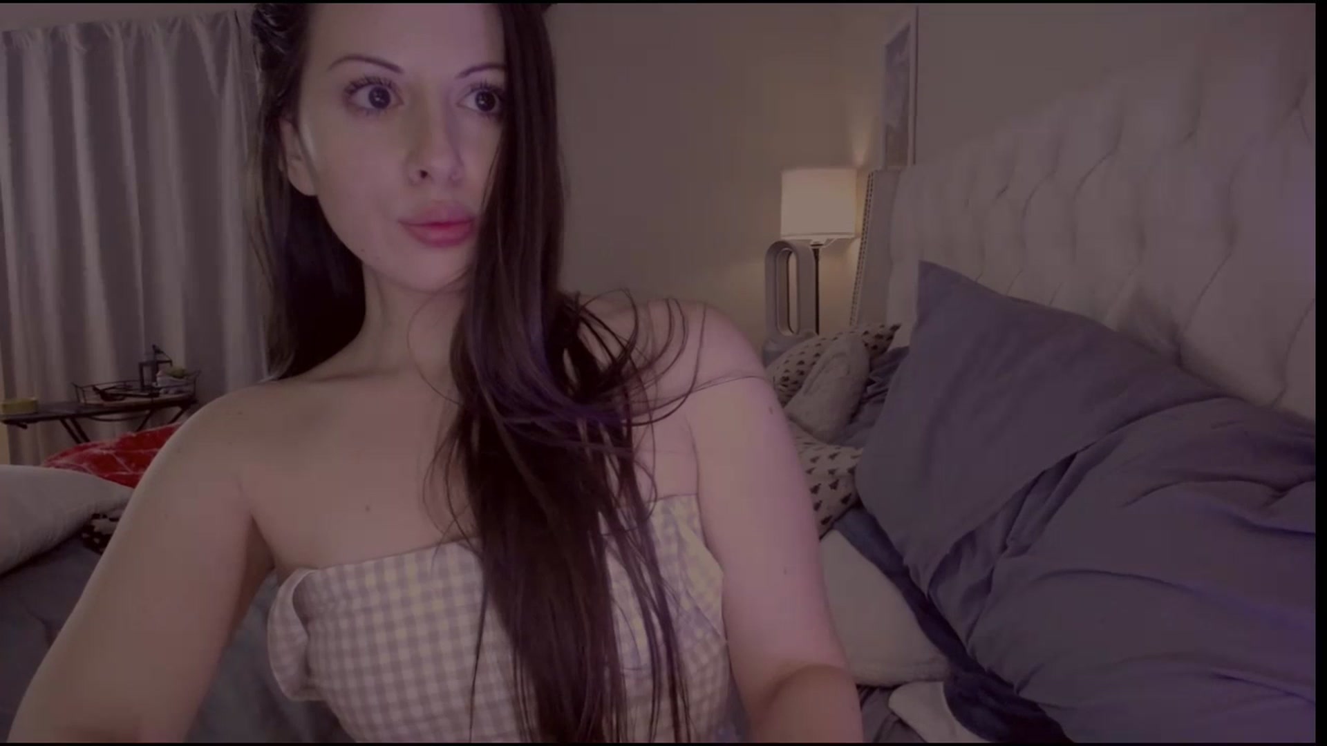 Gallery image thumbnail from Isabelle's myfreecams stream on, 06/27/2023, 07:34 image 9 of 20