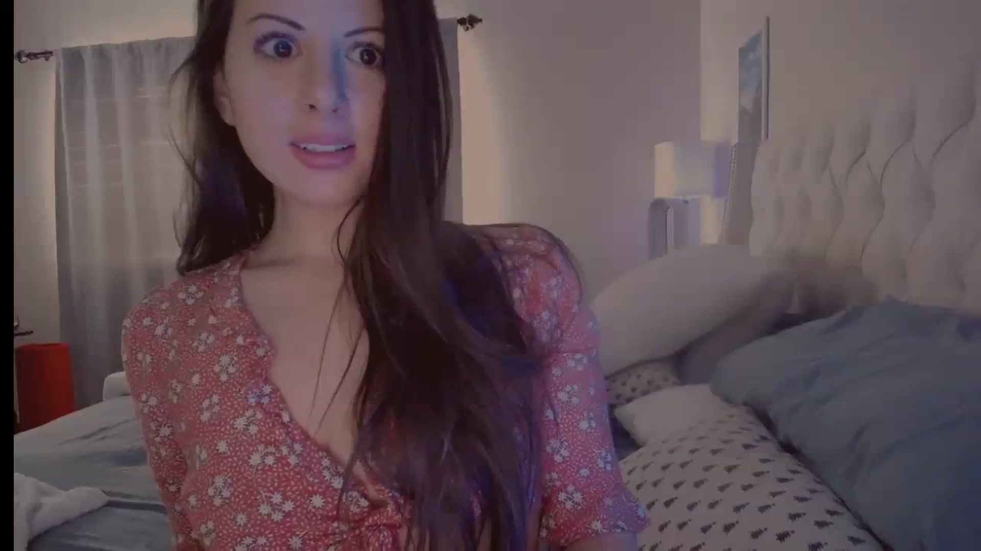 Gallery image thumbnail from Isabelle's myfreecams stream on, 08/01/2023, 24:57 image 4 of 20