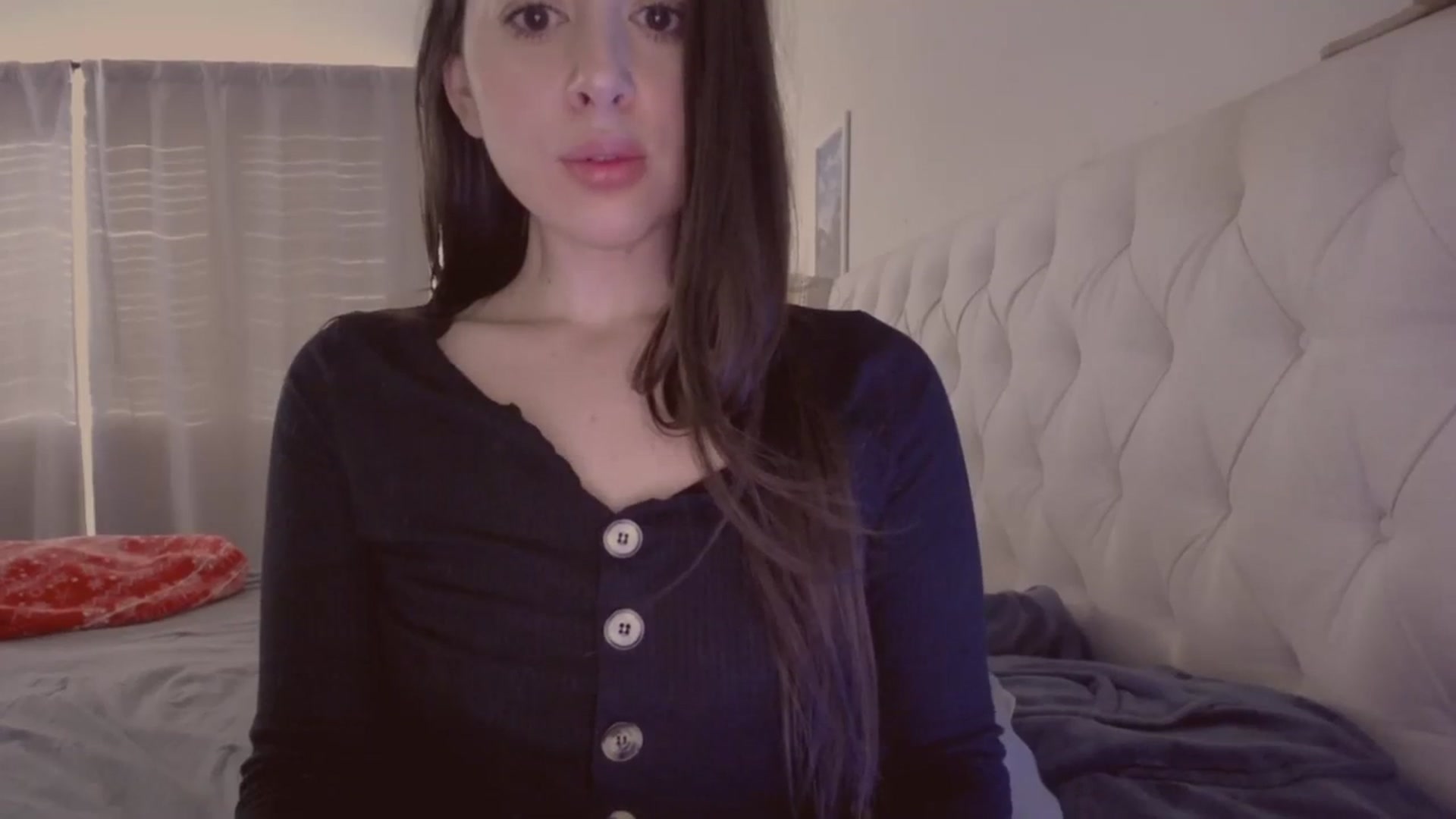 Gallery image thumbnail from Isabelle's myfreecams stream on, 08/18/2023, 24:07 image 8 of 20