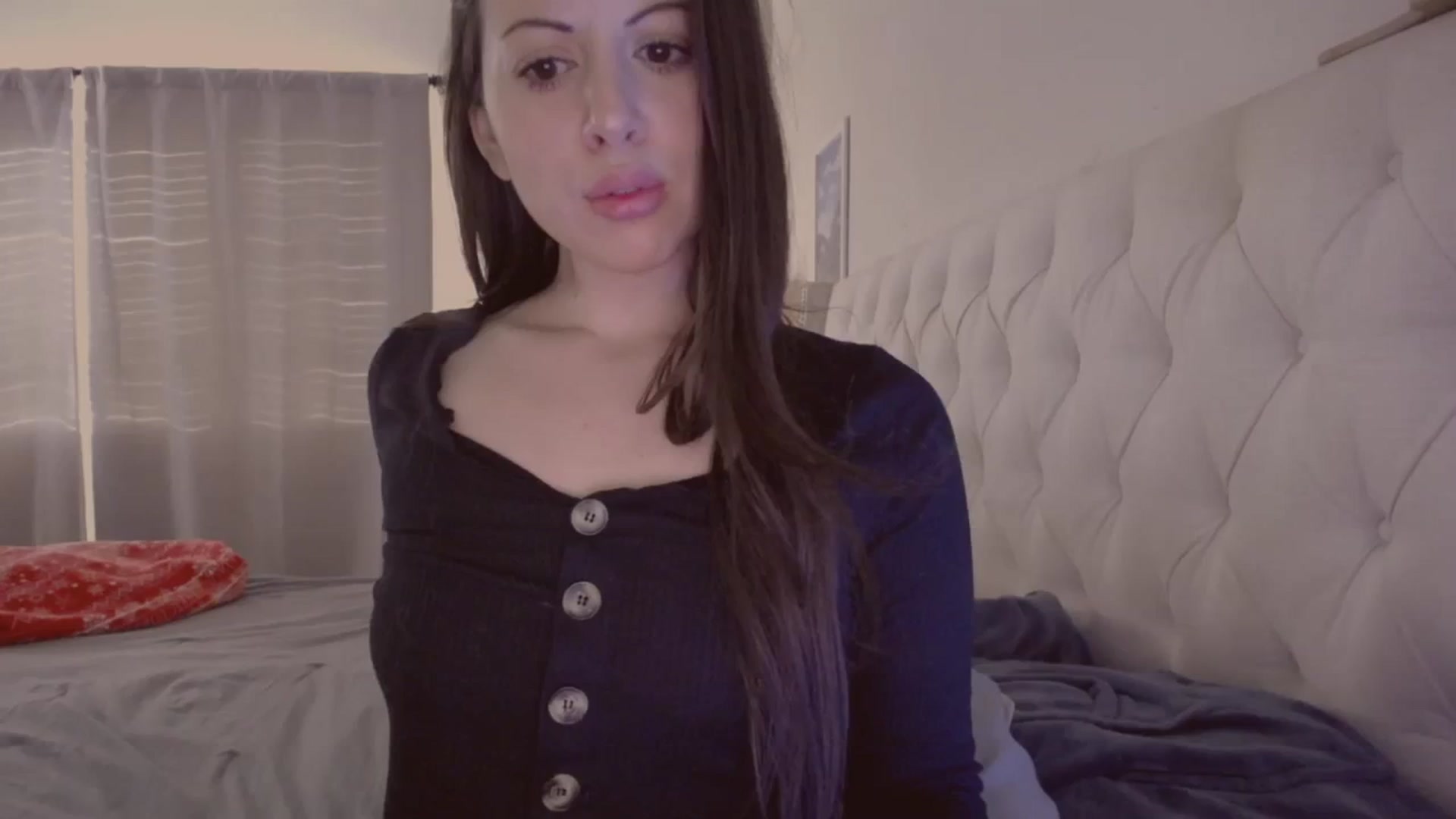 Gallery image thumbnail from Isabelle's myfreecams stream on, 08/18/2023, 24:07 image 11 of 20