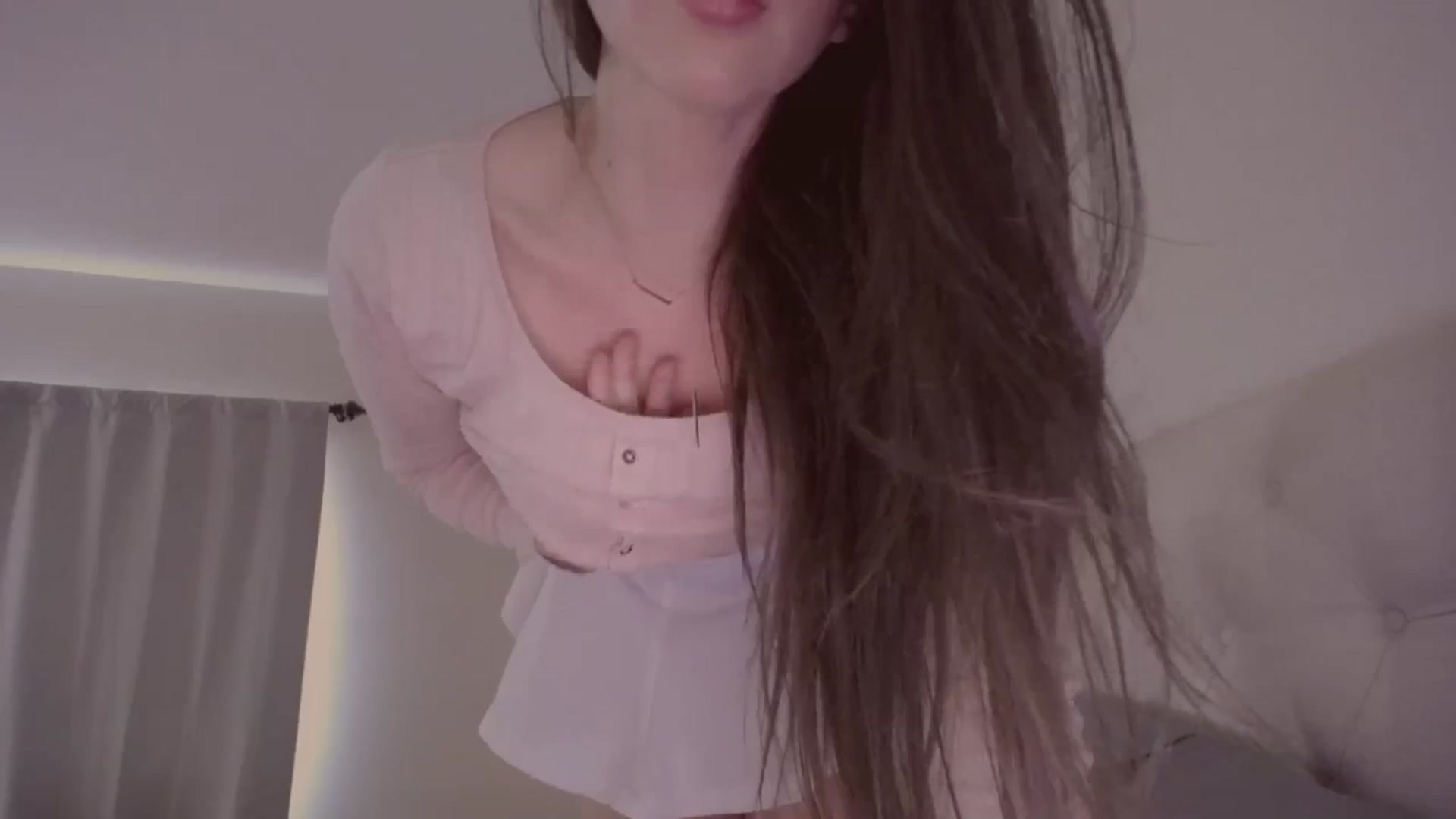 Gallery image thumbnail from Isabelle's myfreecams stream on, 08/21/2023, 18:49 image 9 of 20