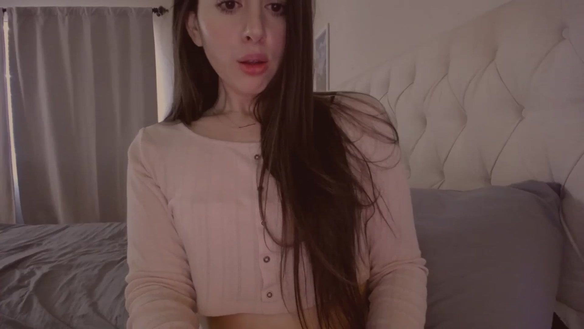 Gallery image thumbnail from Isabelle's myfreecams stream on, 08/21/2023, 20:14 image 3 of 20