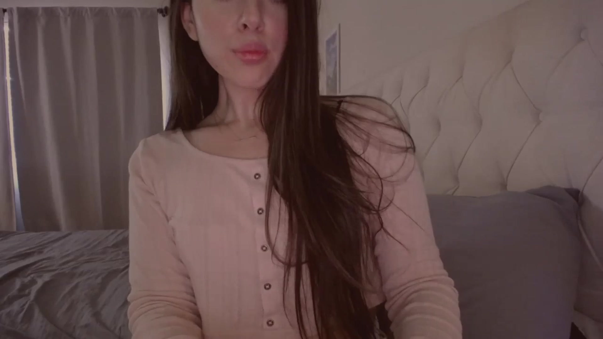 Gallery image thumbnail from Isabelle's myfreecams stream on, 08/21/2023, 20:14 image 2 of 20