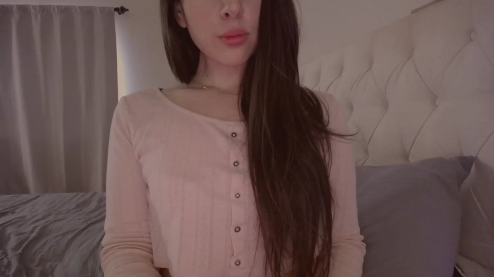 Gallery image thumbnail from Isabelle's myfreecams stream on, 08/21/2023, 20:14 image 15 of 20