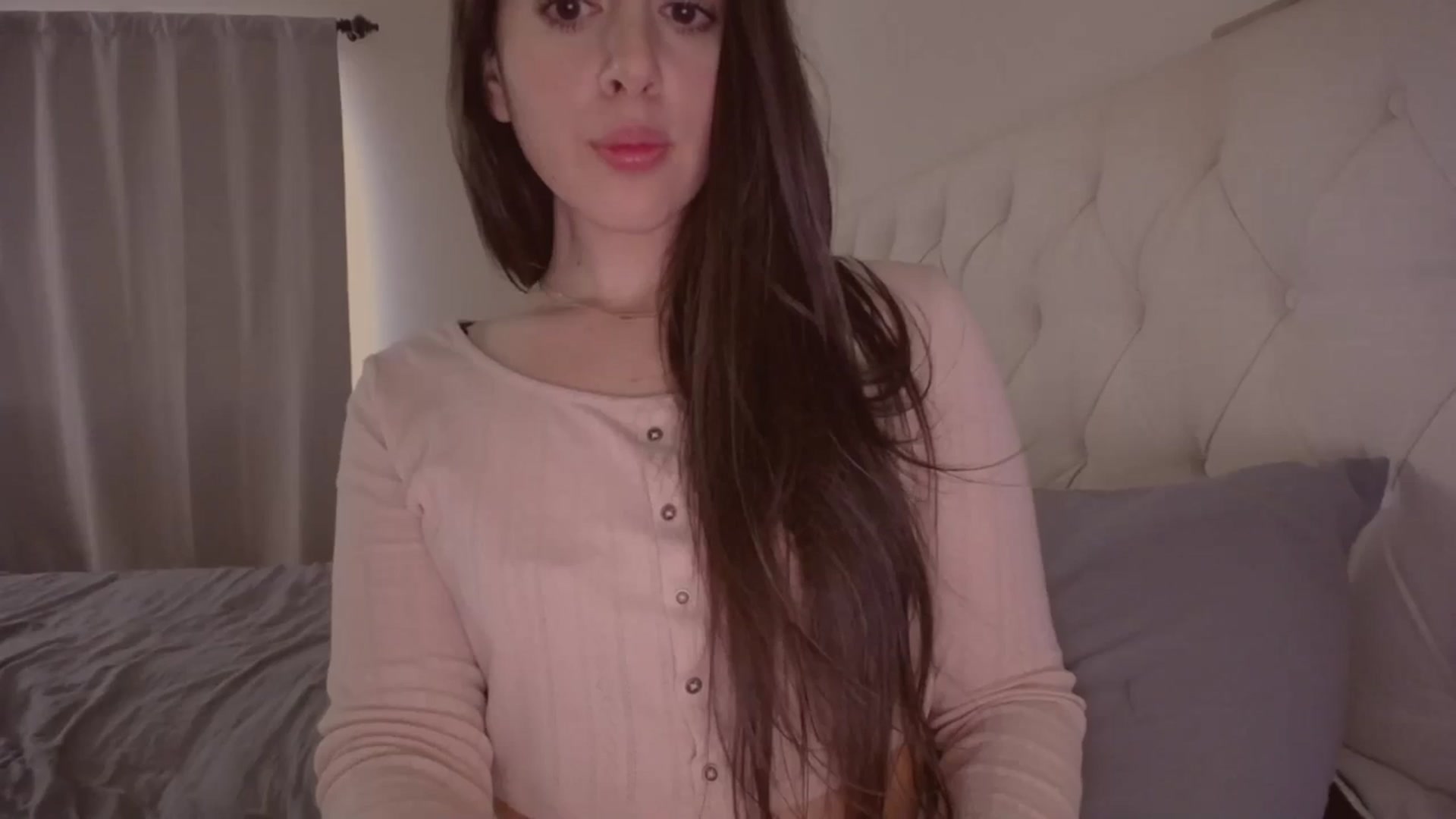 Gallery image thumbnail from Isabelle's myfreecams stream on, 08/21/2023, 20:14 image 16 of 20