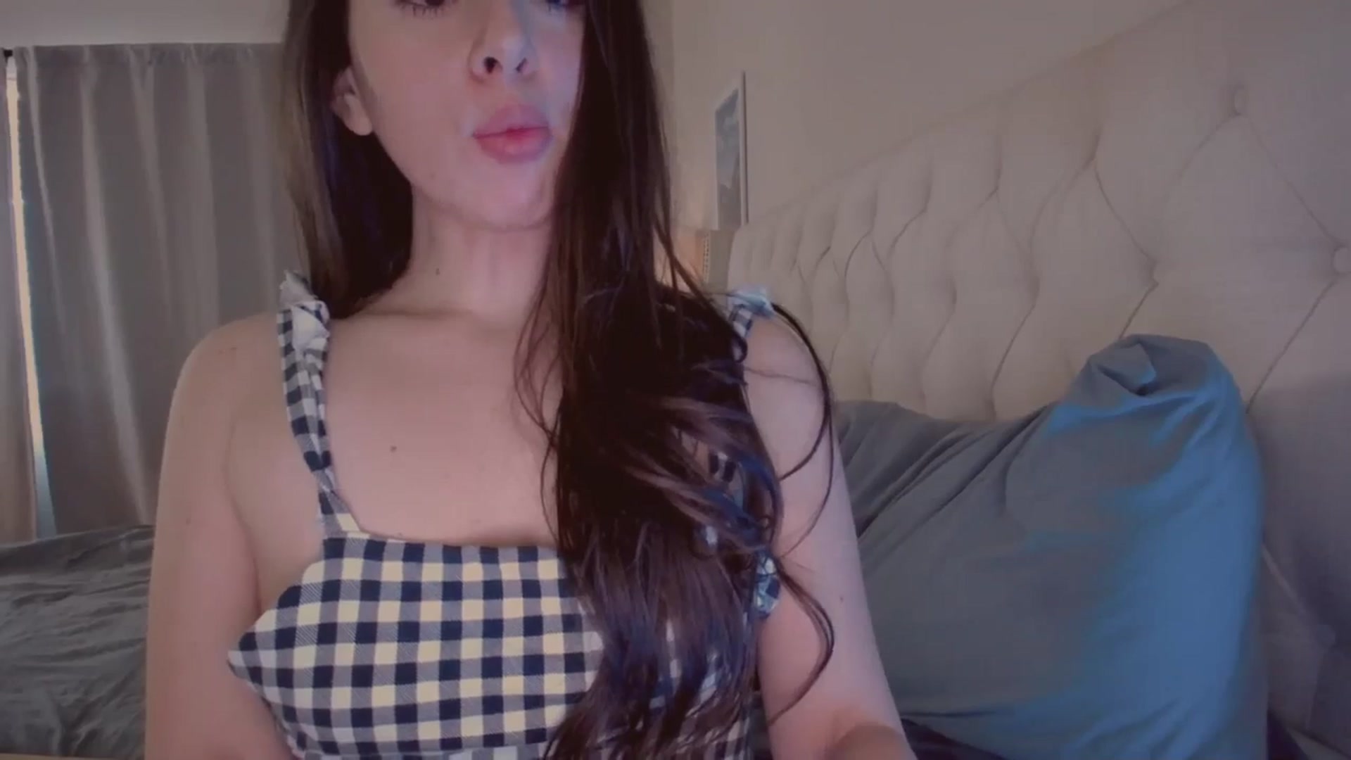 Gallery image thumbnail from Isabelle's myfreecams stream on, 08/25/2023, 21:37 image 9 of 20