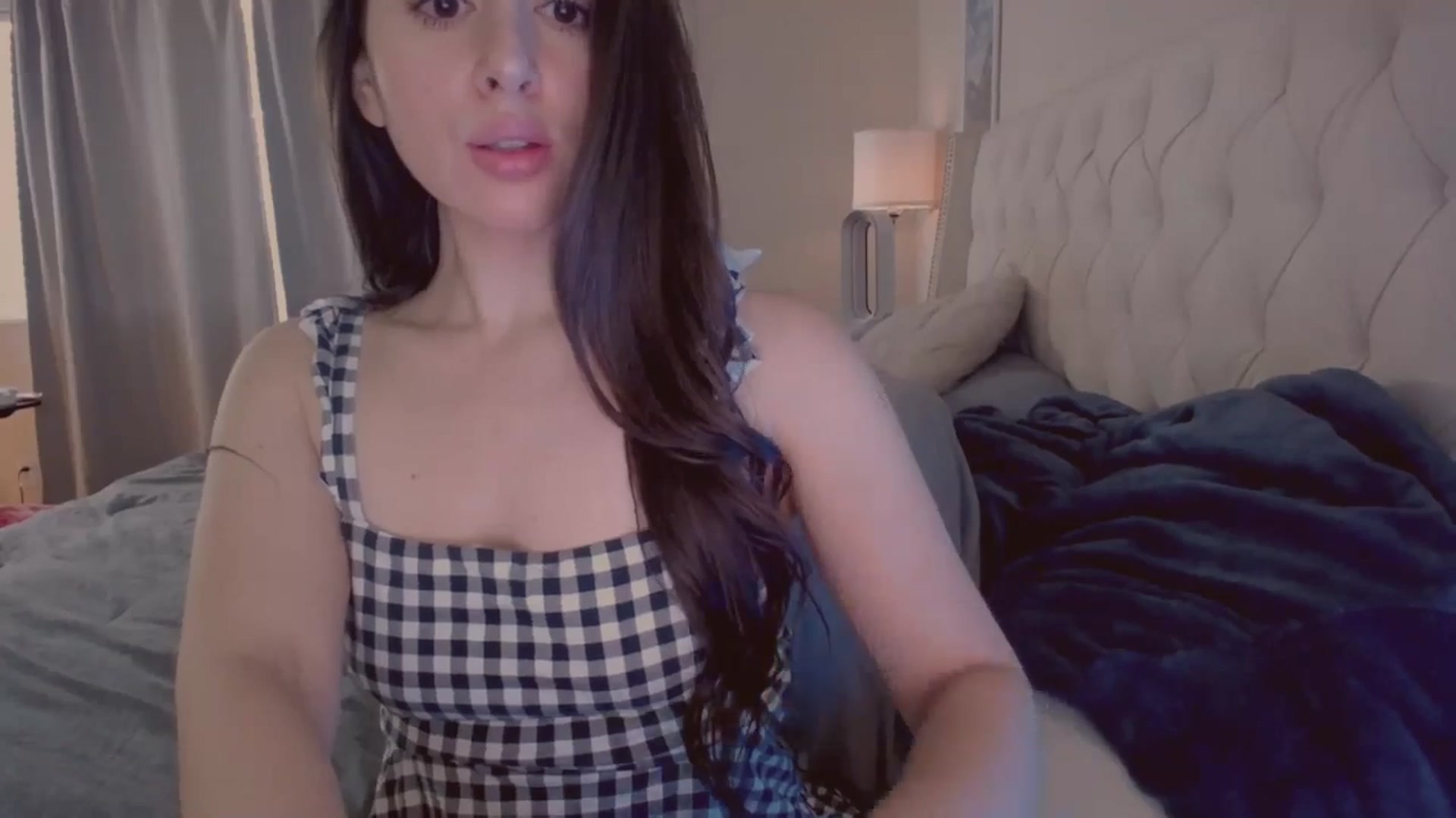 Gallery image thumbnail from Isabelle's myfreecams stream on, 08/25/2023, 21:37 image 3 of 20