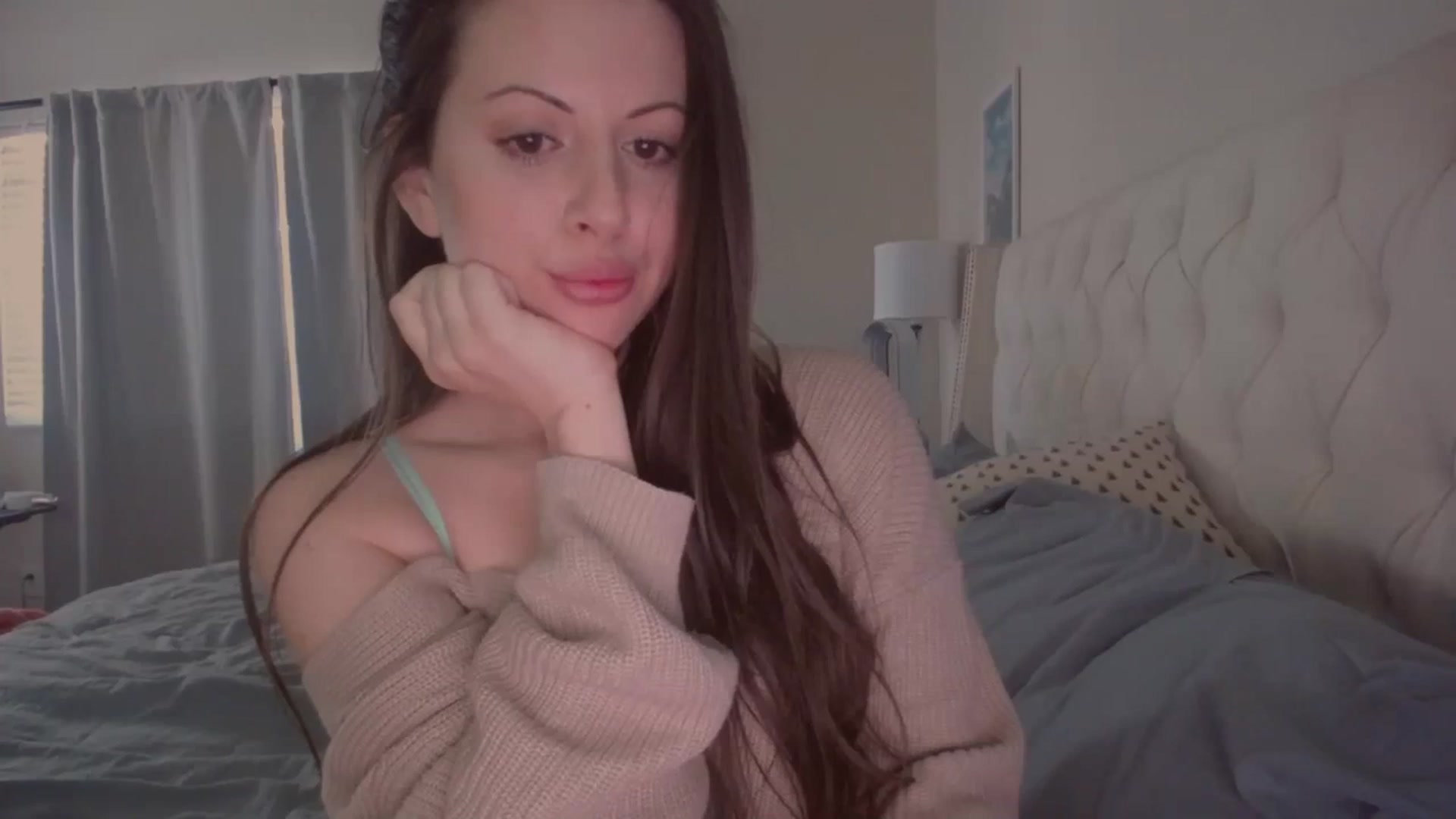 Gallery image thumbnail from Isabelle's myfreecams stream on, 08/29/2023, 20:24 image 2 of 20