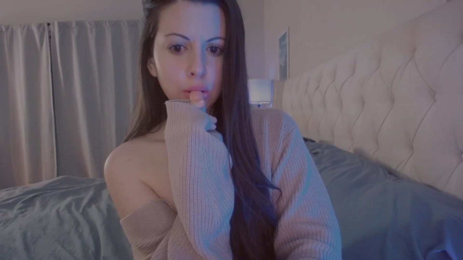 Gallery image thumbnail from Isabelle's myfreecams stream on, 08/30/2023, 06:54 image 15 of 20