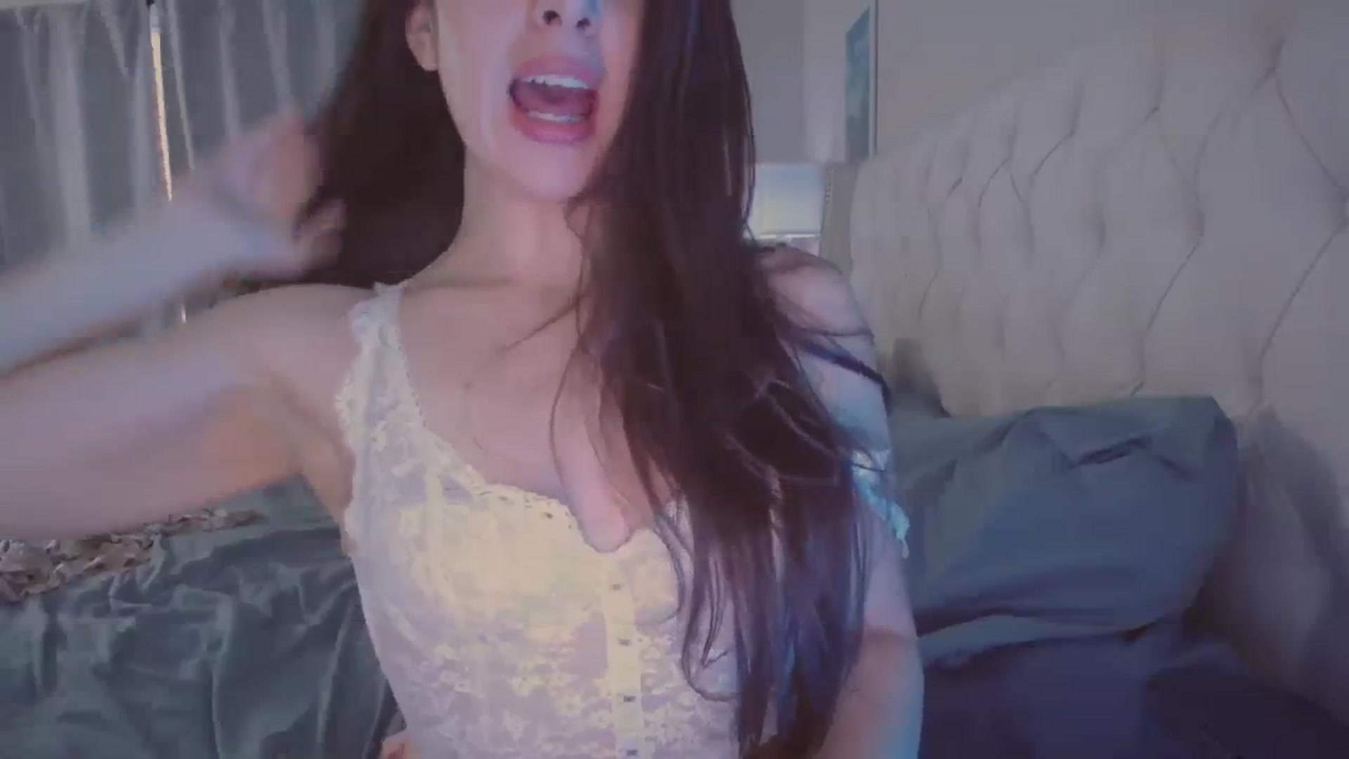 Gallery image thumbnail from Isabelle's myfreecams stream on, 09/06/2023, 01:16 image 17 of 20