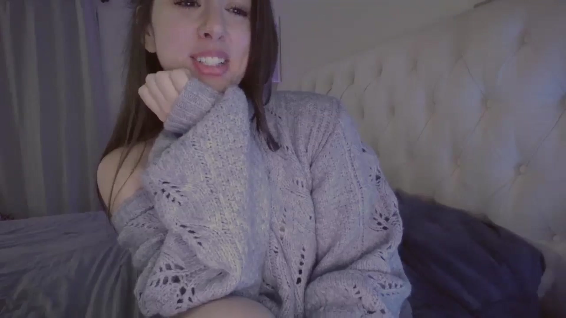 Gallery image thumbnail from Isabelle's myfreecams stream on, 11/30/2023, 07:40 image 7 of 20