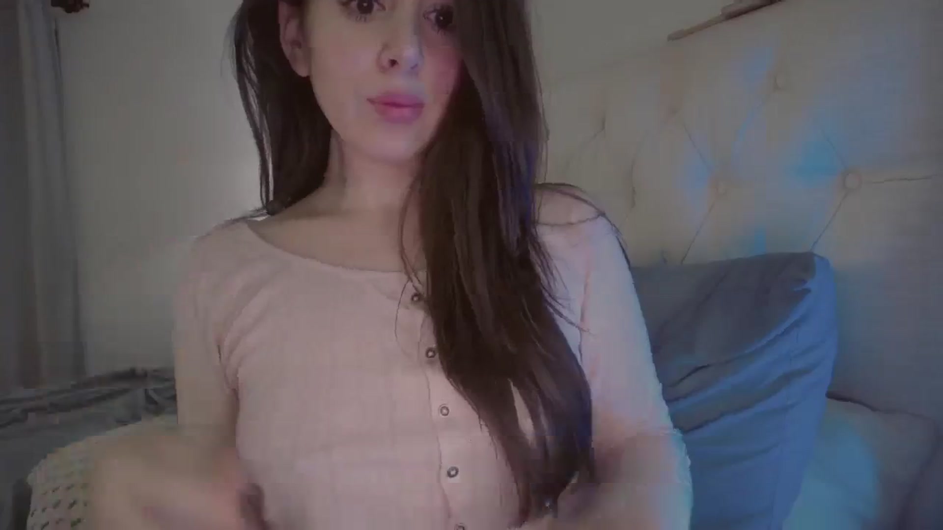 Gallery image thumbnail from Isabelle's myfreecams stream on, 12/05/2023, 07:19 image 8 of 20