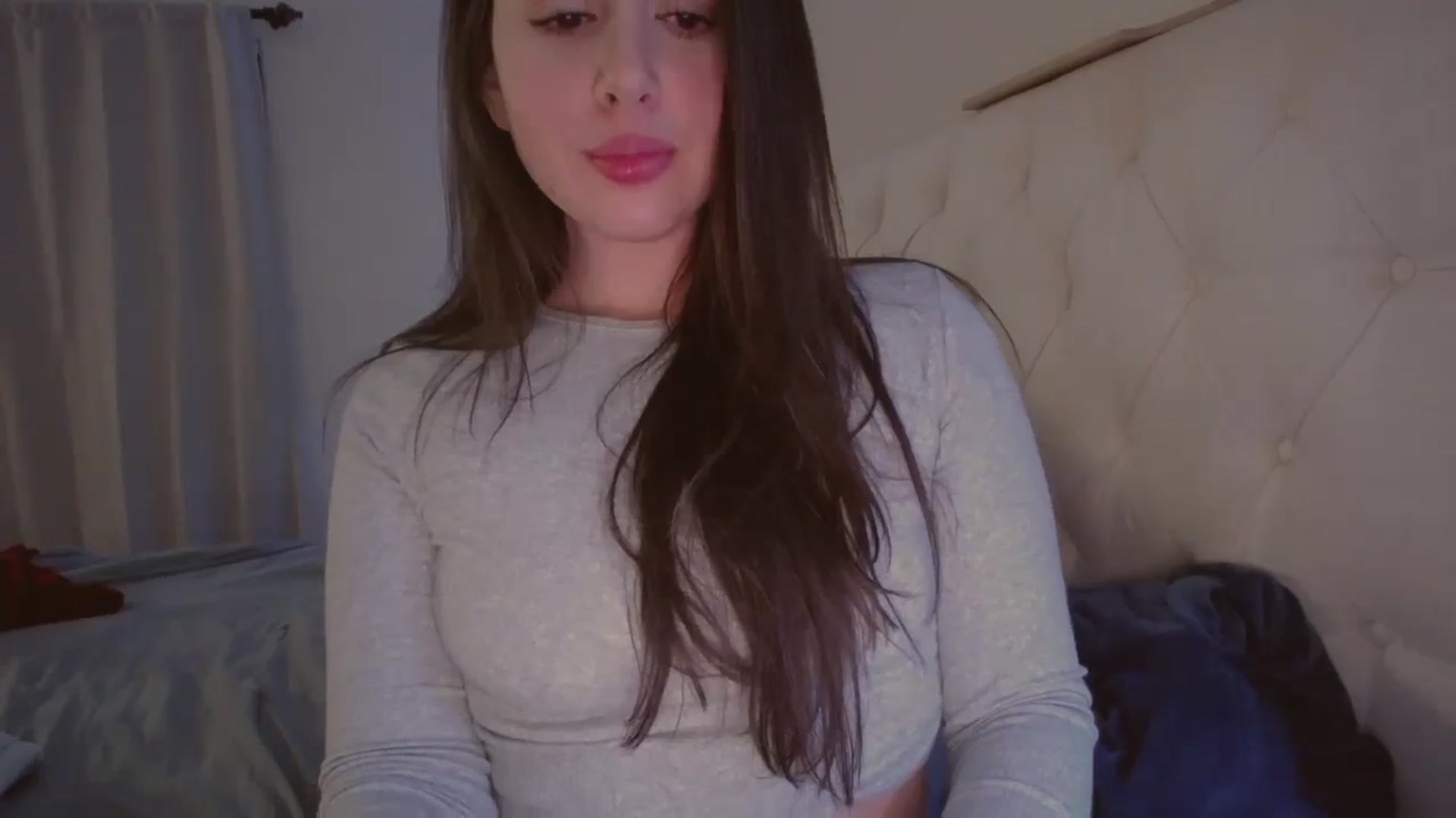Gallery image thumbnail from Isabelle's myfreecams stream on, 12/12/2023, 04:11 image 17 of 20