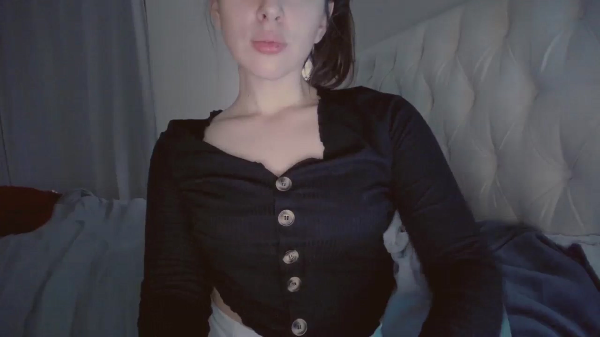 Gallery image thumbnail from Isabelle's myfreecams stream on, 12/22/2023, 07:50 image 5 of 20