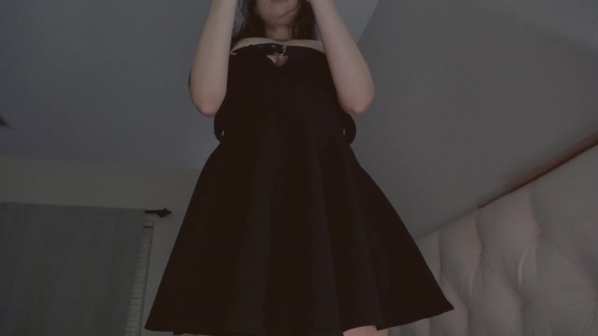 Gallery image thumbnail from Isabelle's myfreecams stream on, 12/24/2023, 01:50 image 4 of 20