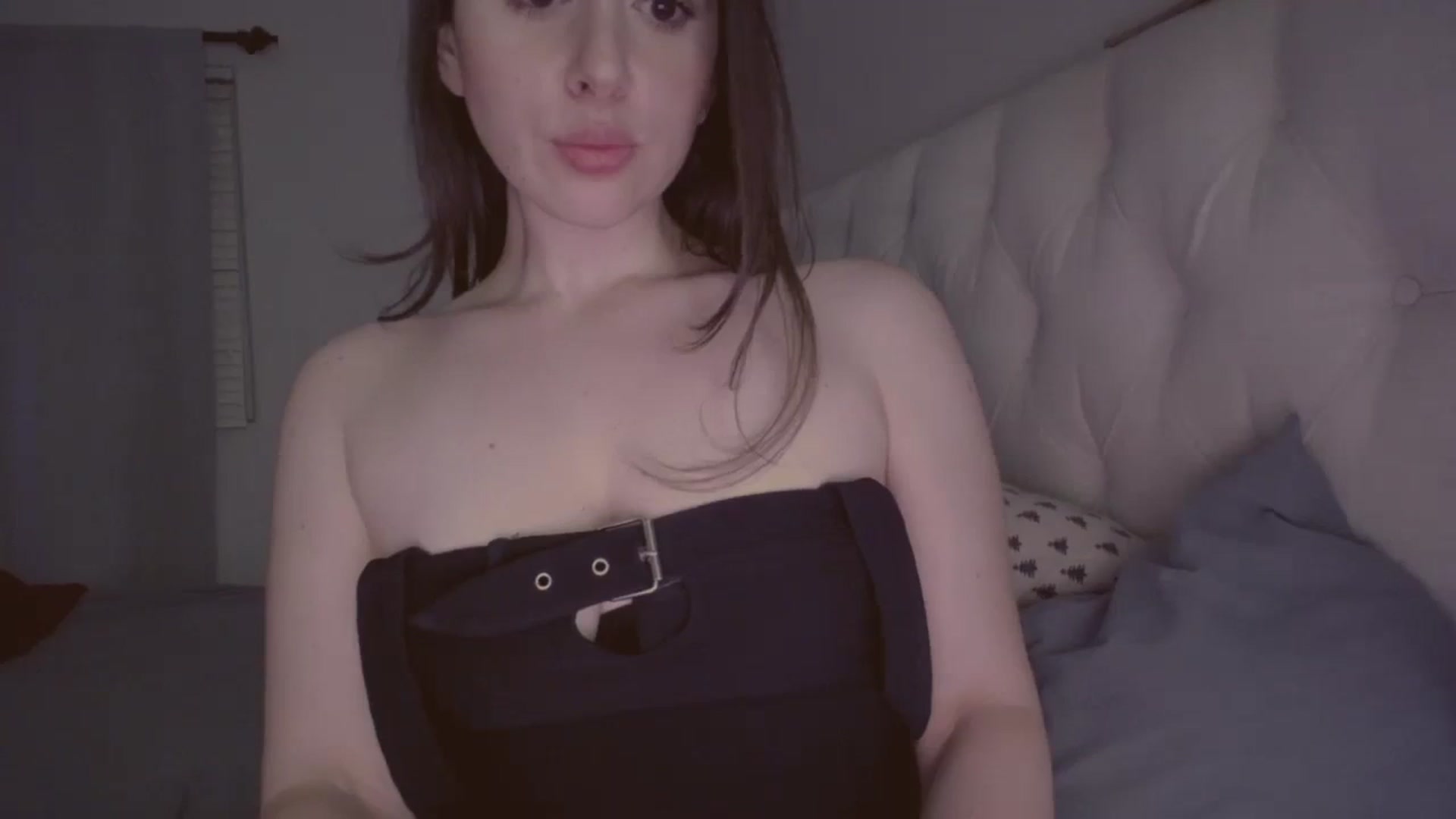 Gallery image thumbnail from Isabelle's myfreecams stream on, 12/24/2023, 03:04 image 13 of 20