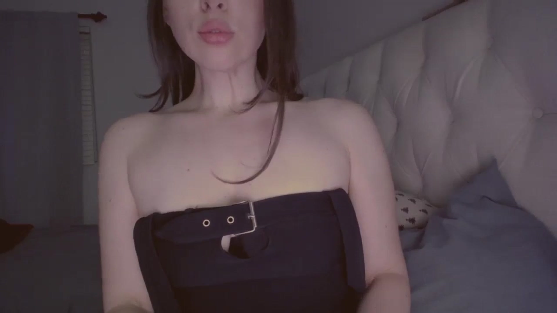 Gallery image thumbnail from Isabelle's myfreecams stream on, 12/24/2023, 03:04 image 10 of 20