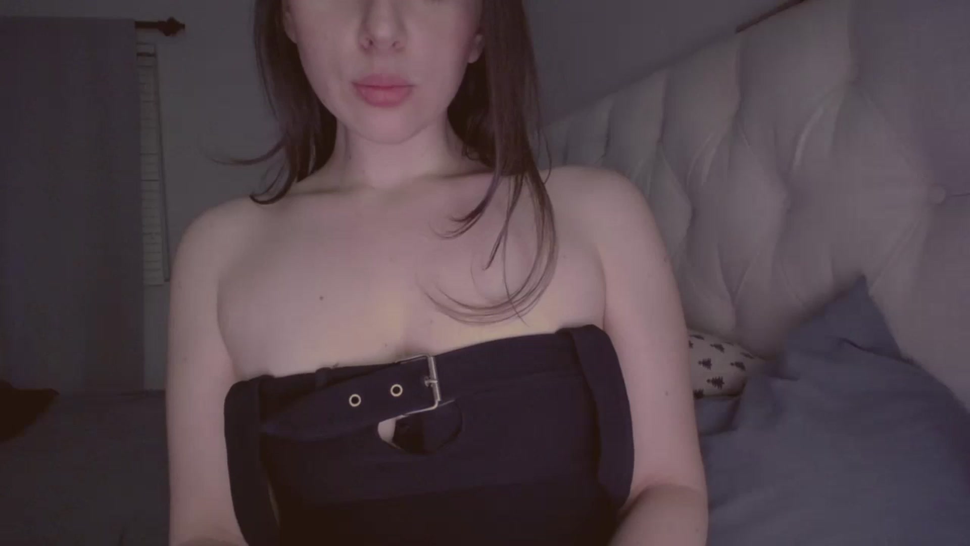 Gallery image thumbnail from Isabelle's myfreecams stream on, 12/24/2023, 03:04 image 12 of 20