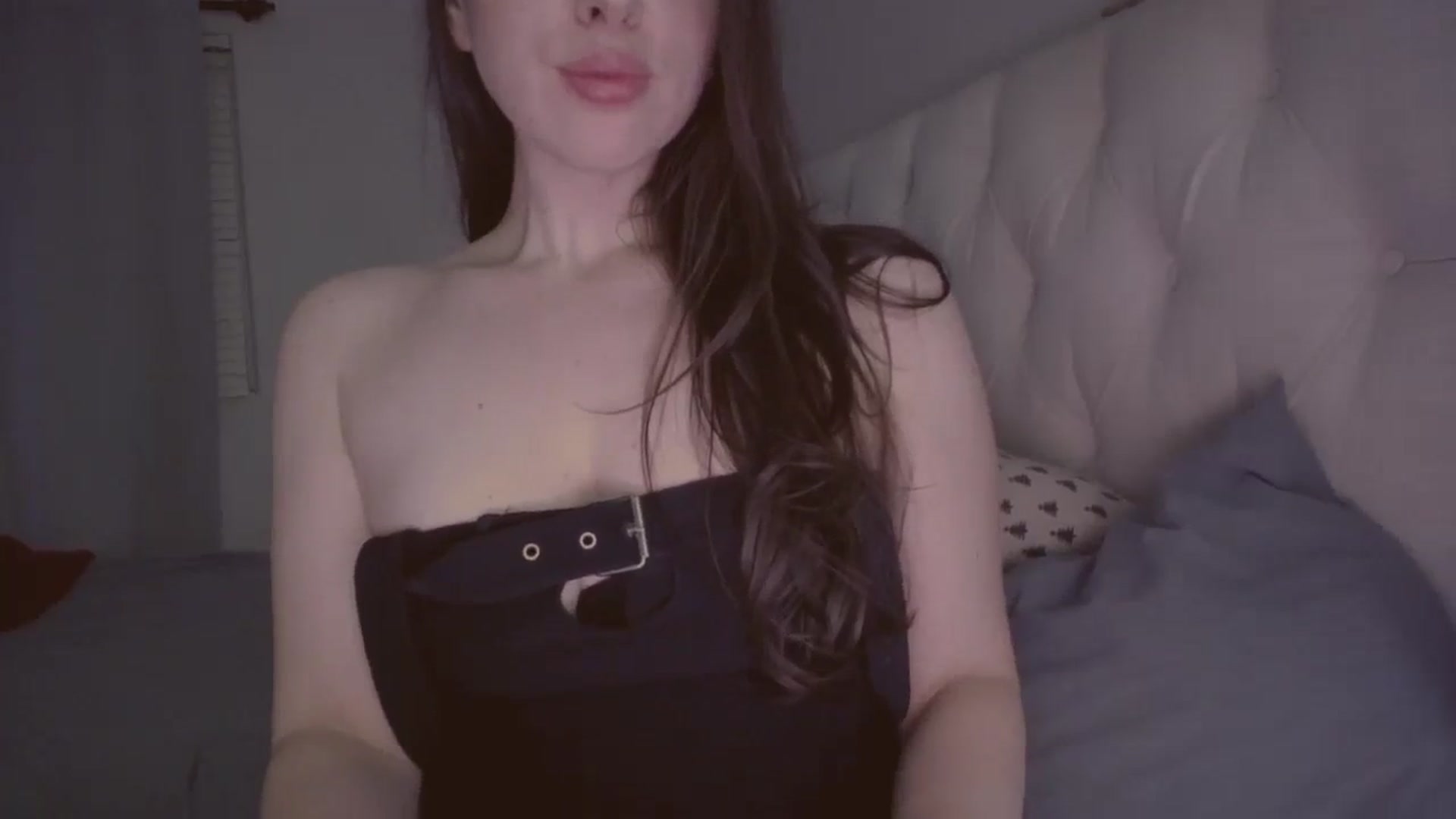 Gallery image thumbnail from Isabelle's myfreecams stream on, 12/24/2023, 03:04 image 17 of 20