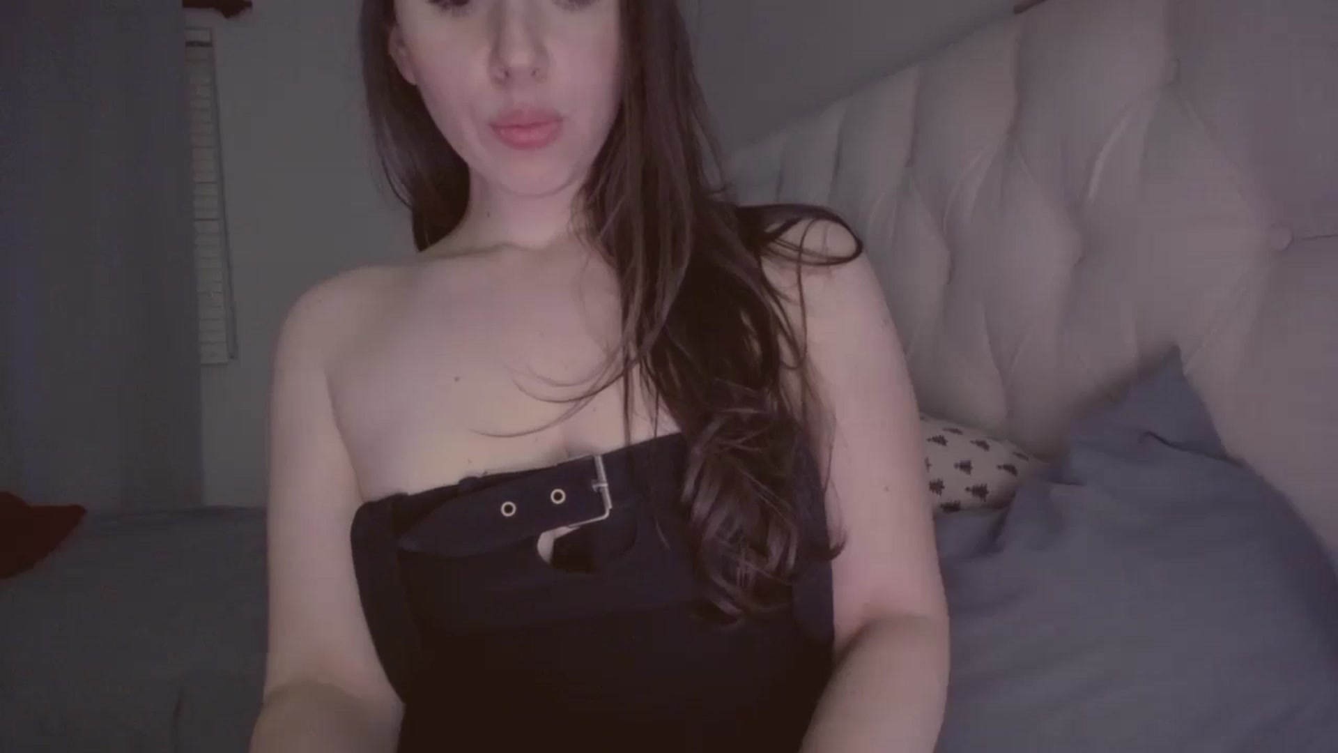 Gallery image thumbnail from Isabelle's myfreecams stream on, 12/24/2023, 03:04 image 18 of 20