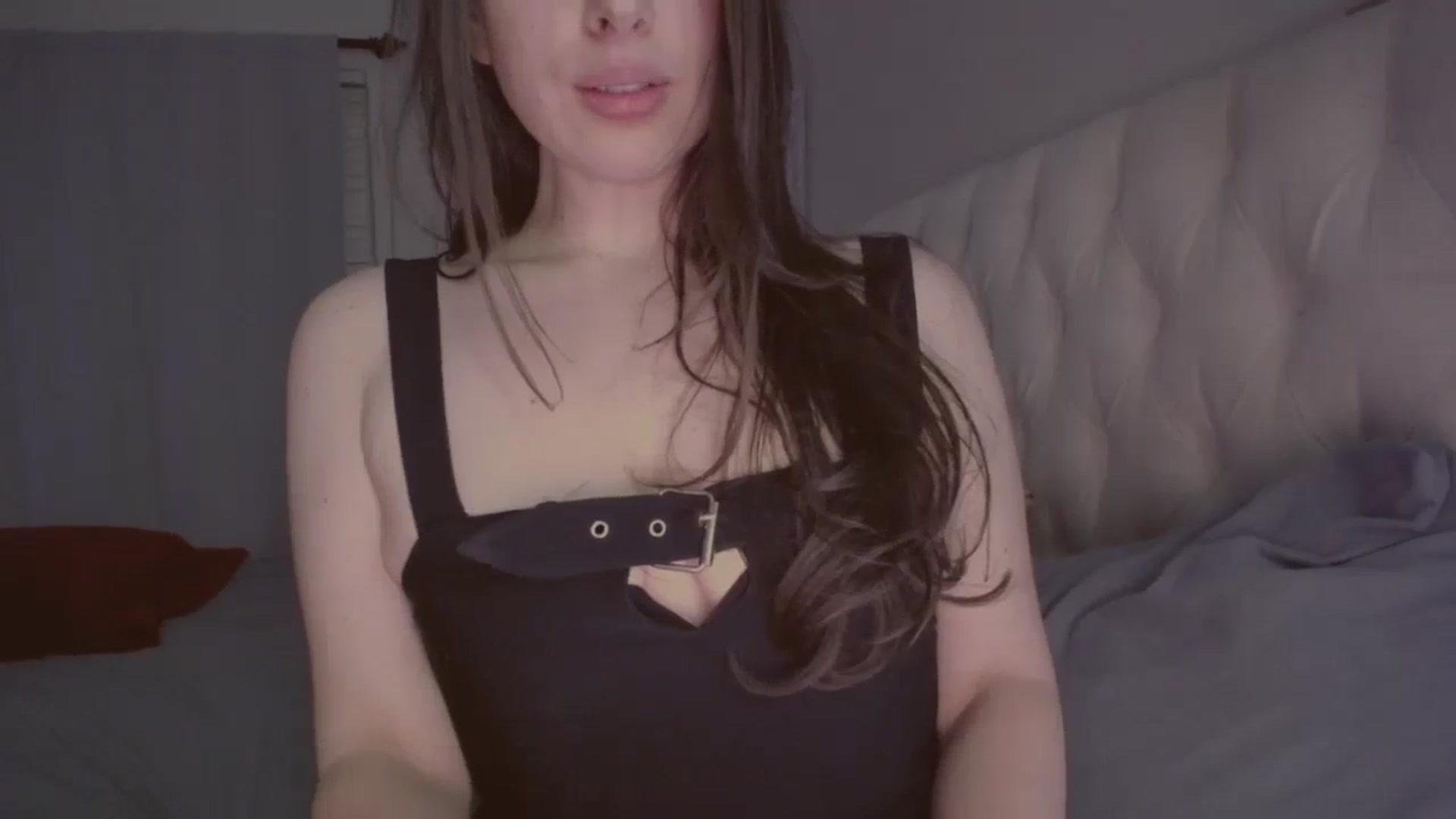 Gallery image thumbnail from Isabelle's myfreecams stream on, 12/24/2023, 04:01 image 6 of 20