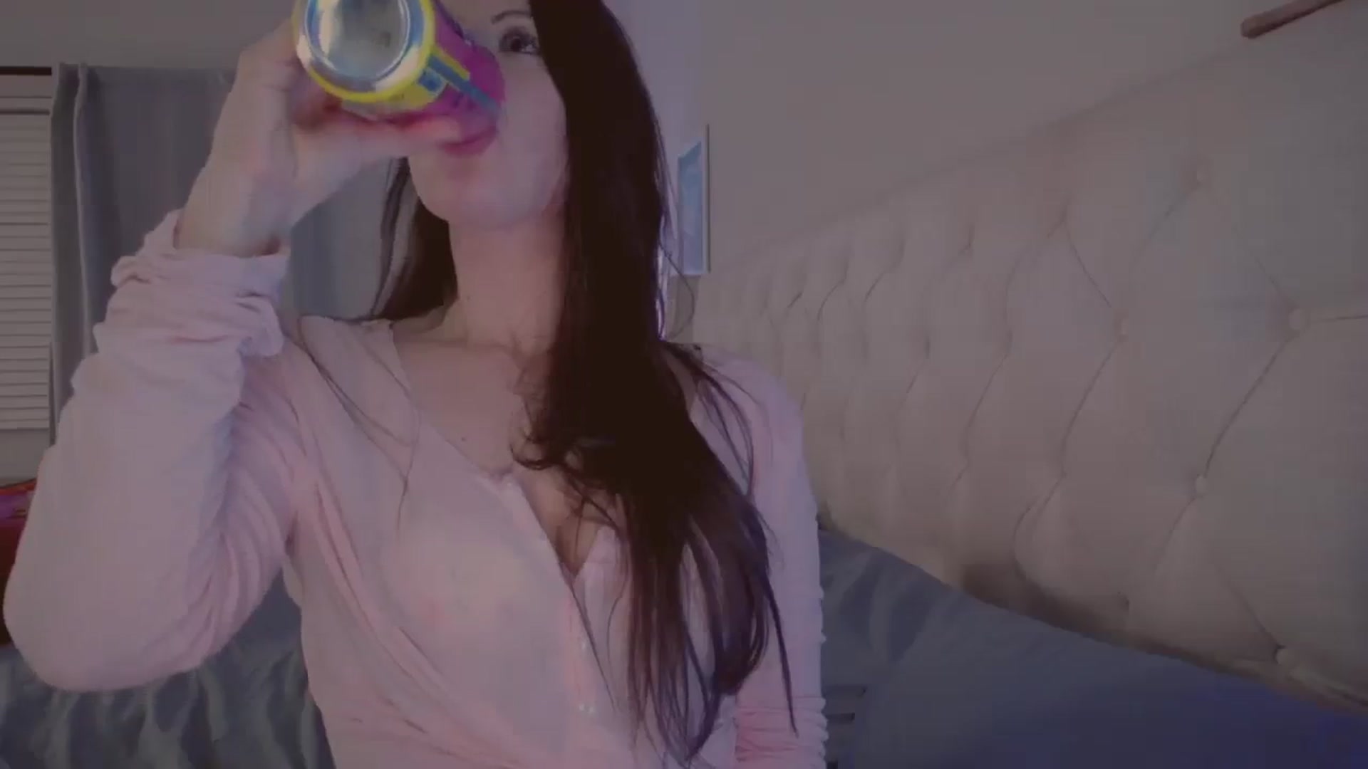 Gallery image thumbnail from Isabelle's myfreecams stream on, 01/24/2024, 06:19 image 3 of 20