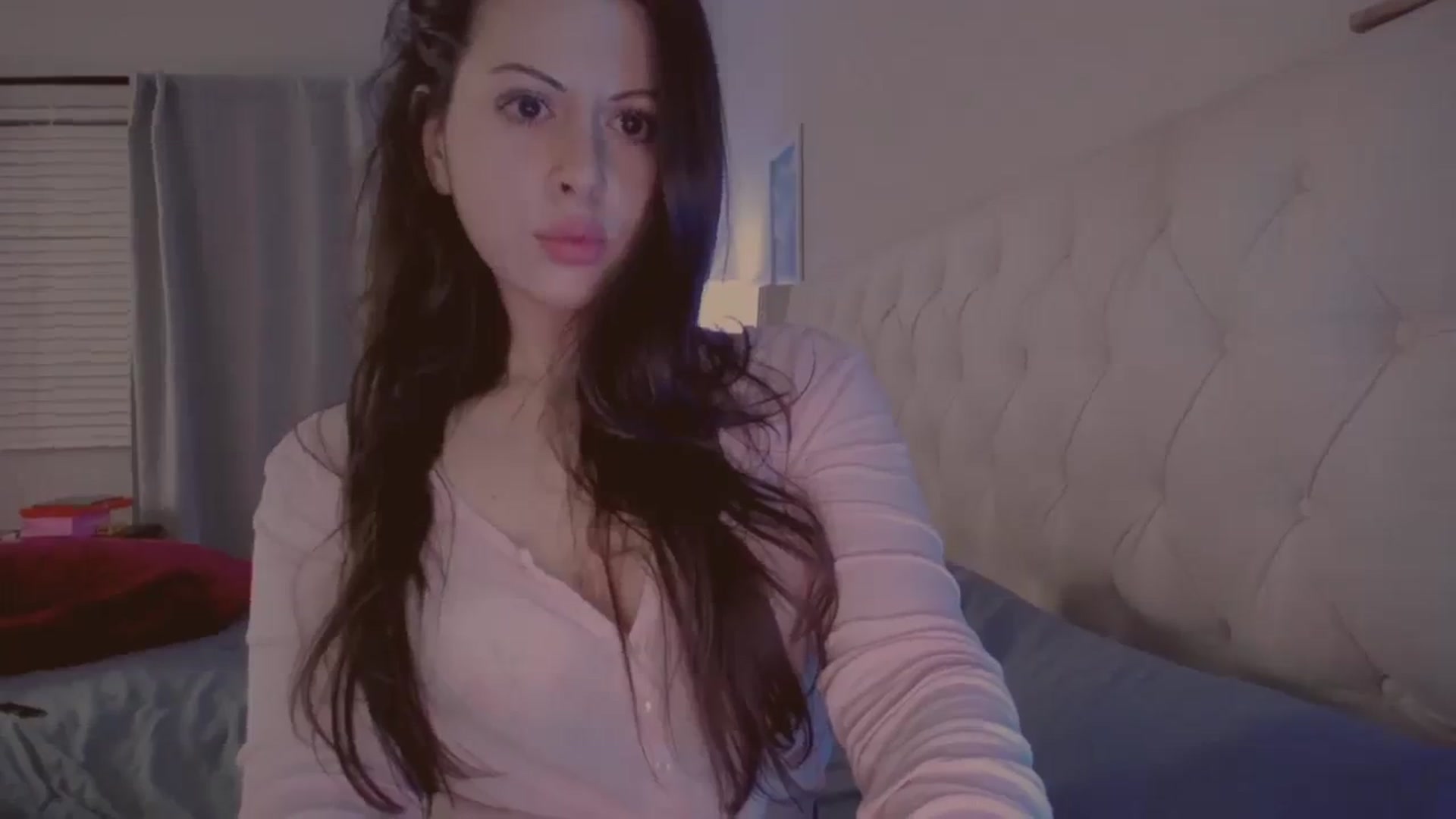 Gallery image thumbnail from Isabelle's myfreecams stream on, 01/24/2024, 06:19 image 2 of 20