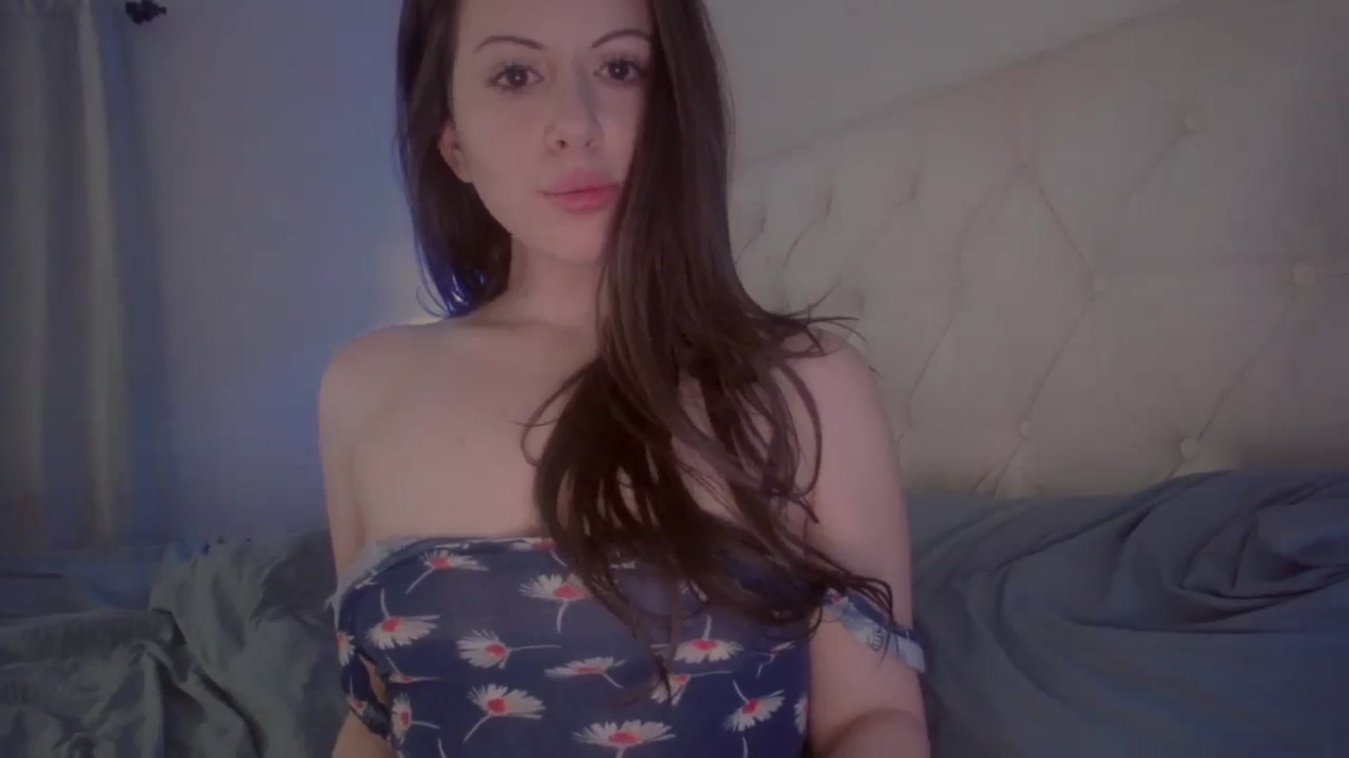 Gallery image thumbnail from Isabelle's myfreecams stream on, 01/26/2024, 07:07 image 17 of 20