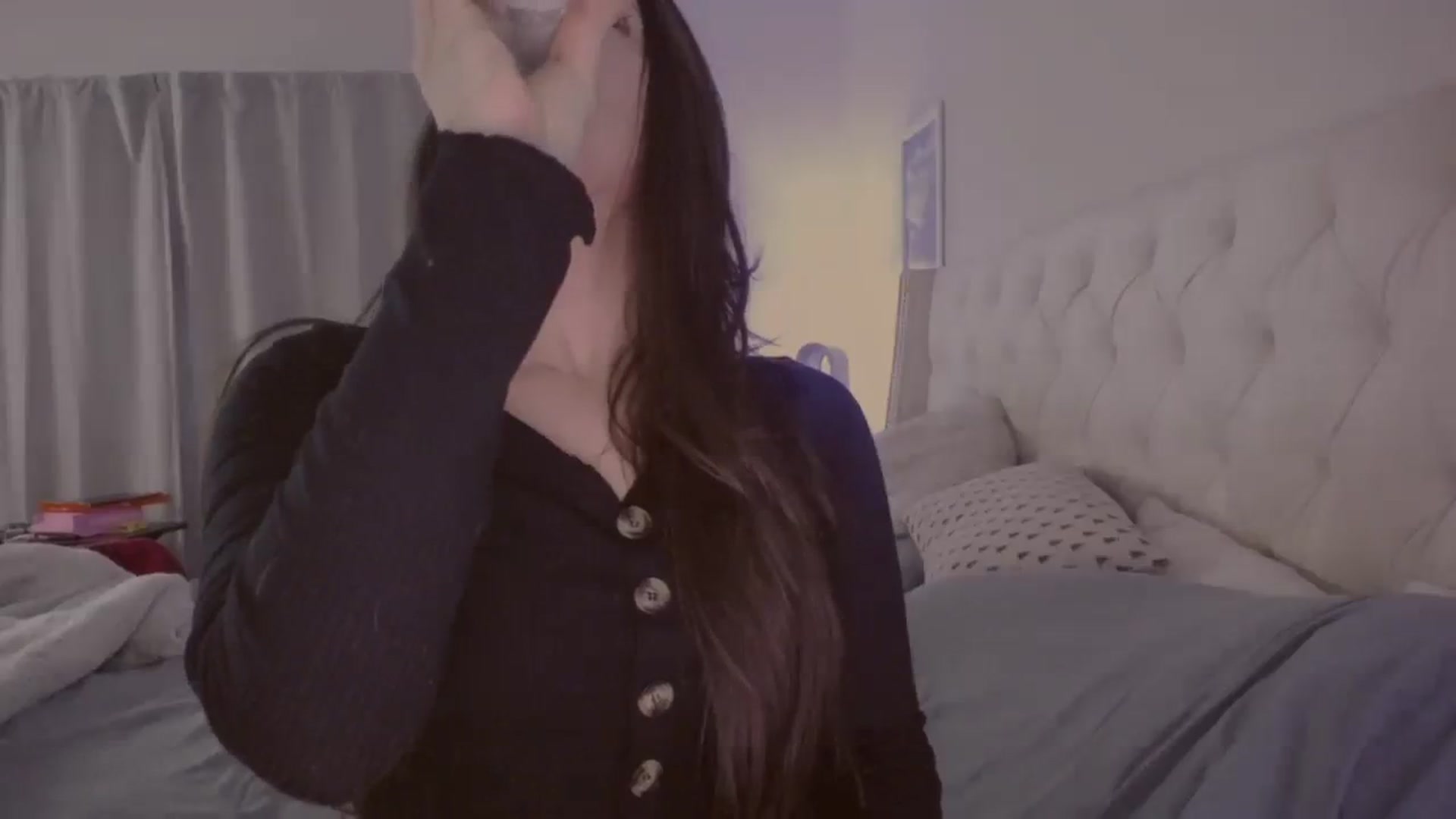 Gallery image thumbnail from Isabelle's myfreecams stream on, 02/12/2024, 24:03 image 12 of 20