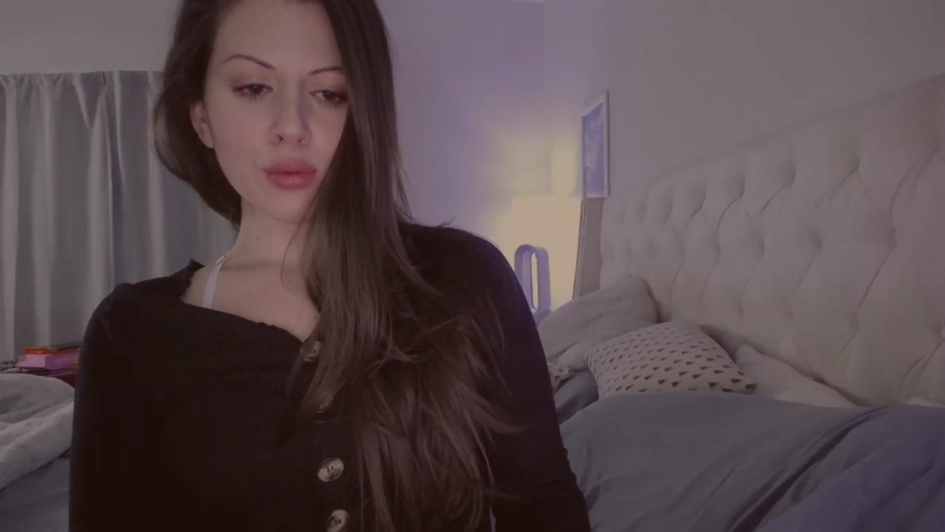 Gallery image thumbnail from Isabelle's myfreecams stream on, 02/12/2024, 24:03 image 10 of 20