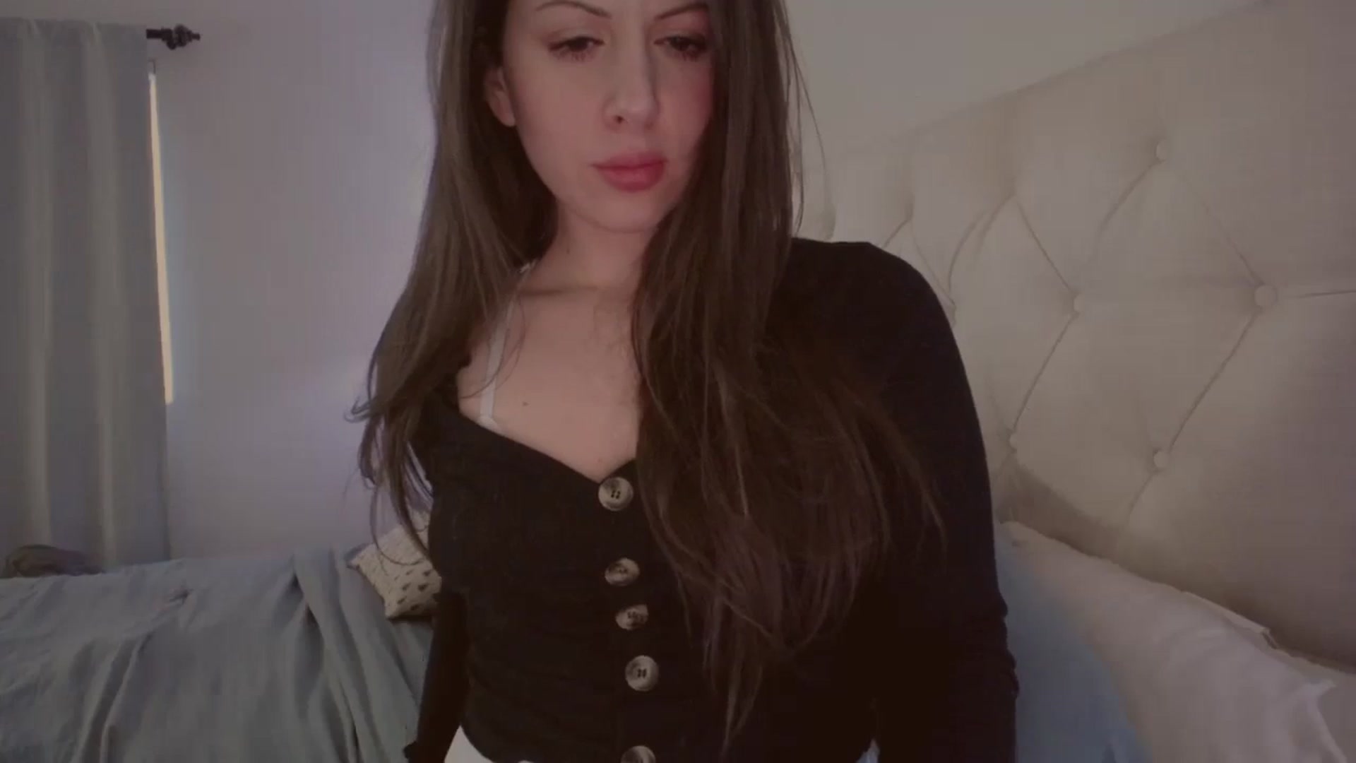 Gallery image thumbnail from Isabelle's myfreecams stream on, 02/12/2024, 01:27 image 8 of 20