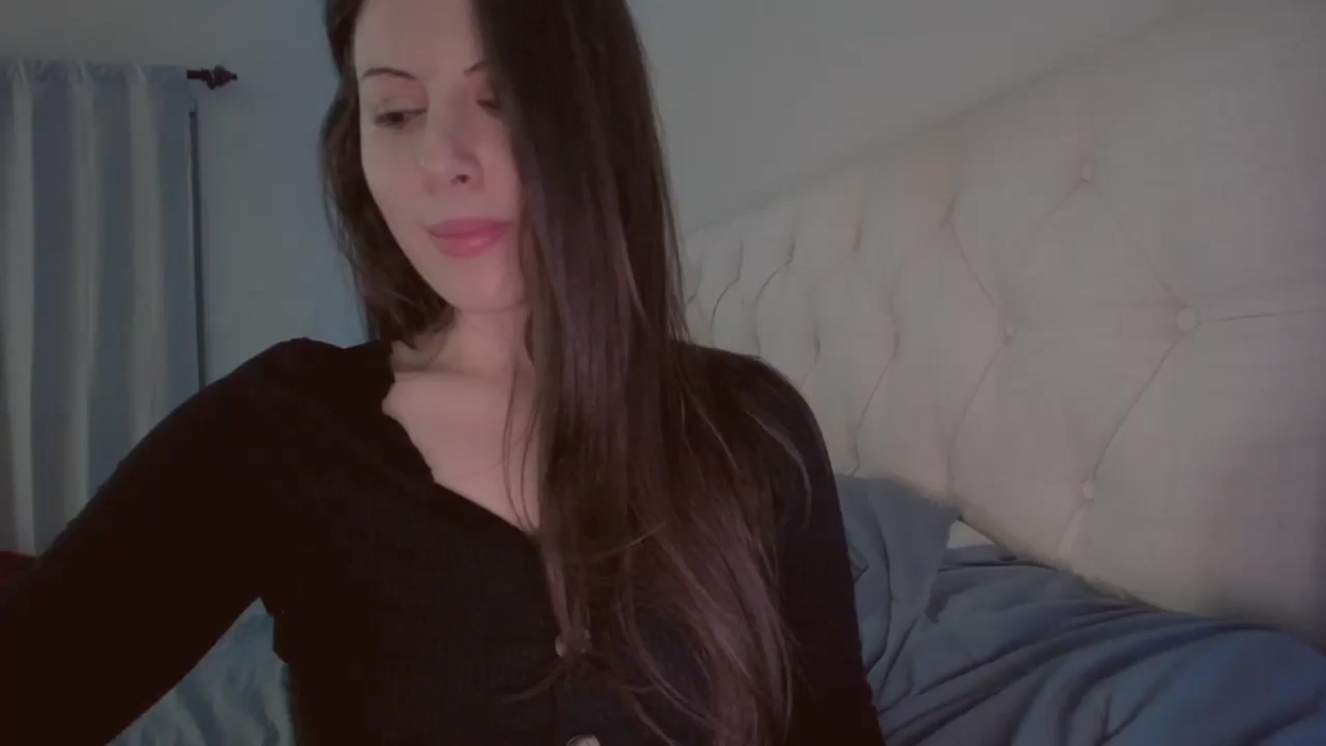 Gallery image thumbnail from Isabelle's myfreecams stream on, 02/21/2024, 06:23 image 10 of 20