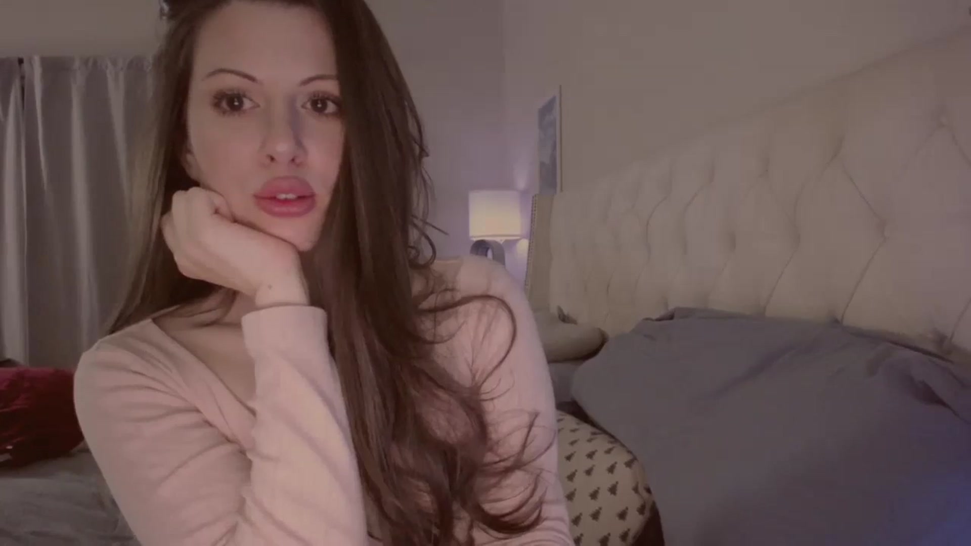 Gallery image thumbnail from Isabelle's myfreecams stream on, 03/22/2024, 06:36 image 18 of 20