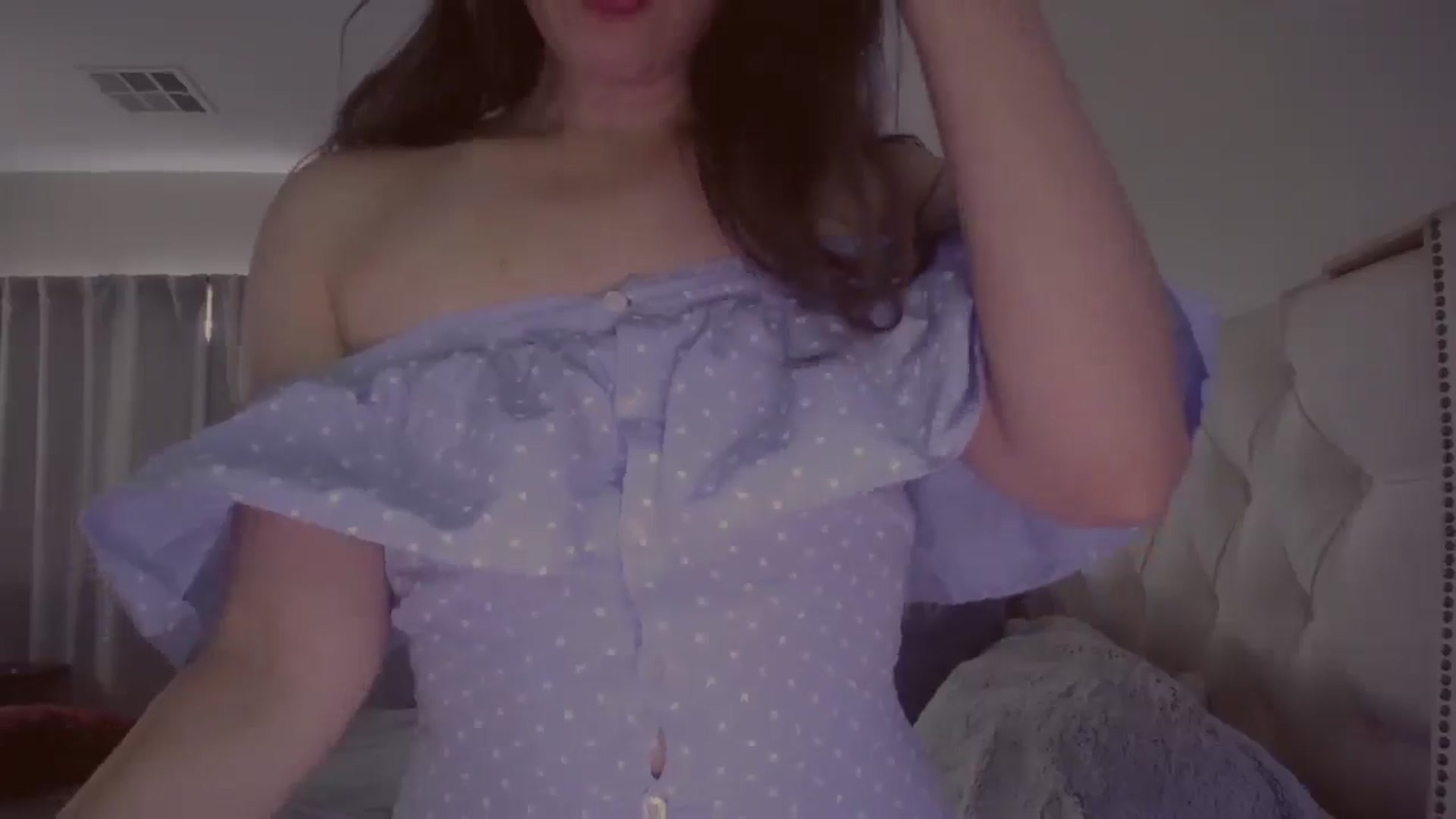 Gallery image thumbnail from Isabelle's myfreecams stream on, 04/26/2024, 21:52 image 9 of 20