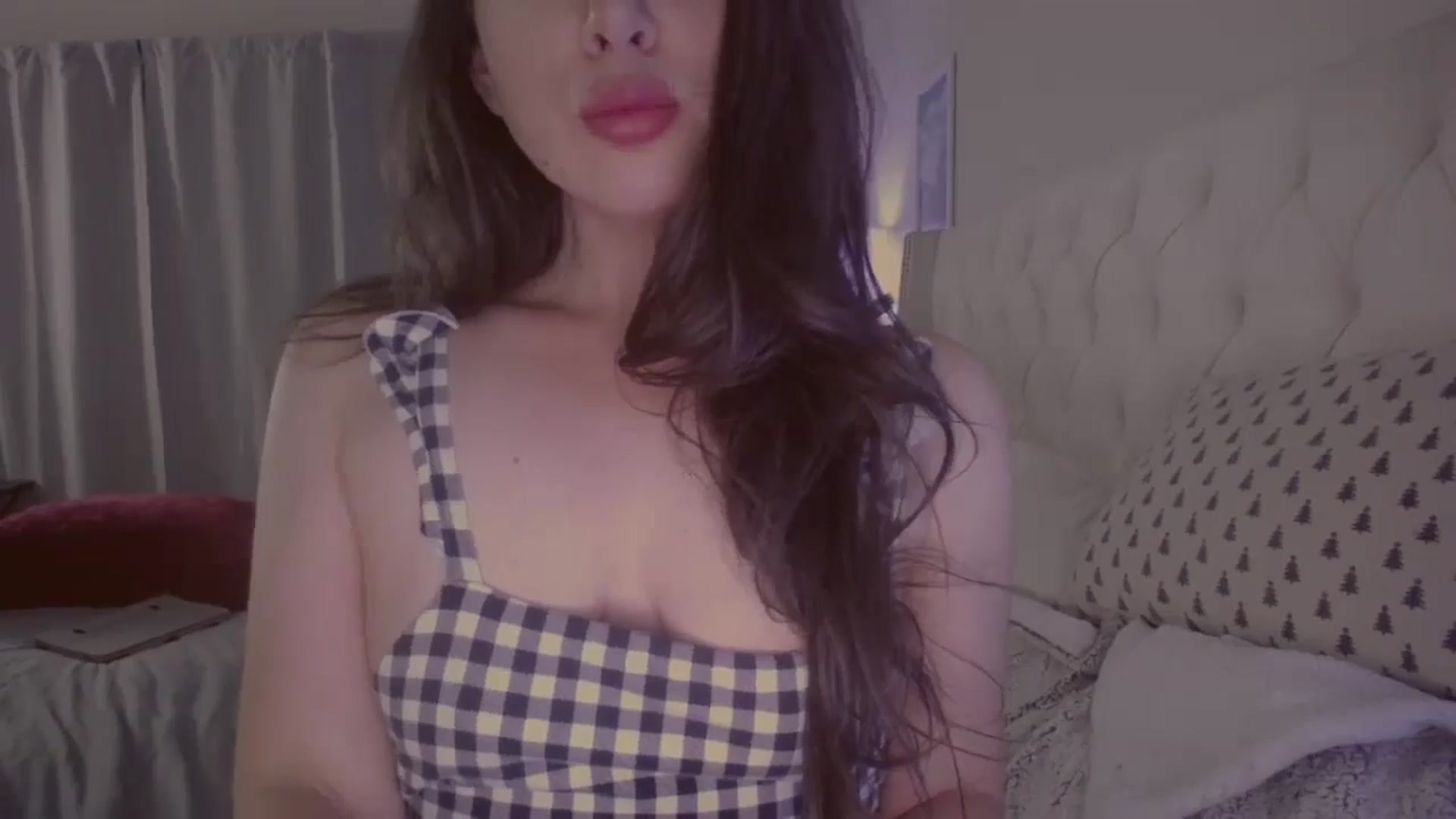 Gallery image thumbnail from Isabelle's myfreecams stream on, 04/28/2024, 07:49 image 2 of 20
