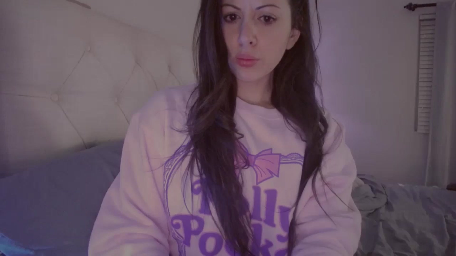 Gallery image thumbnail from Isabelle's myfreecams stream on, 04/29/2024, 06:21 image 17 of 20