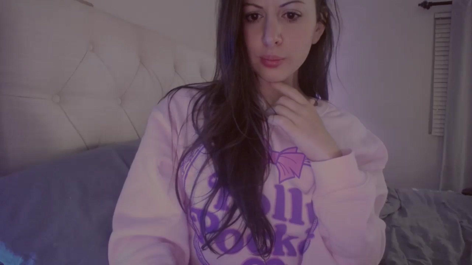Gallery image thumbnail from Isabelle's myfreecams stream on, 04/29/2024, 06:21 image 16 of 20