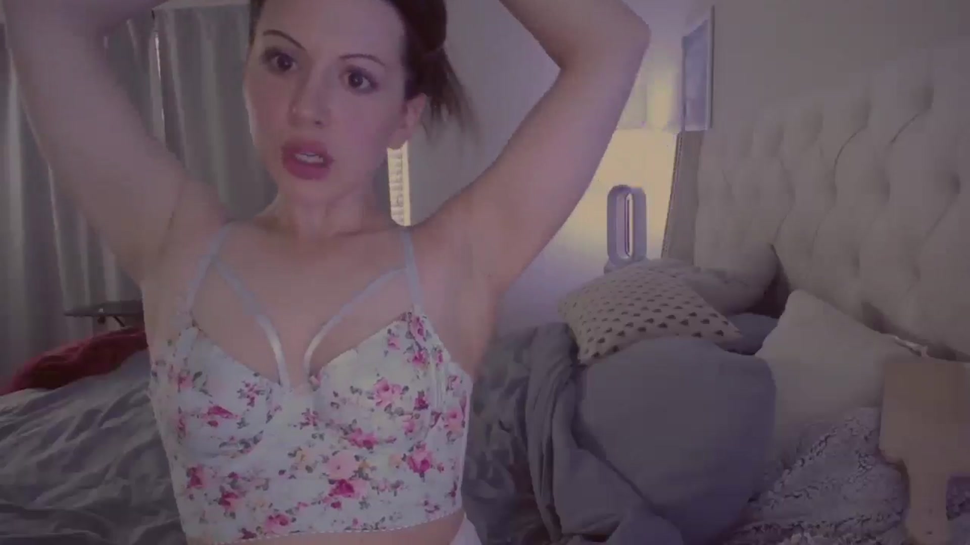 Gallery image thumbnail from Isabelle's myfreecams stream on, 05/05/2024, 02:16 image 11 of 20
