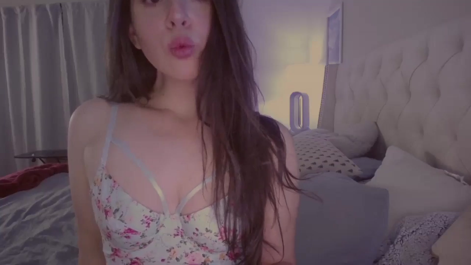 Gallery image thumbnail from Isabelle's myfreecams stream on, 05/05/2024, 03:30 image 5 of 20
