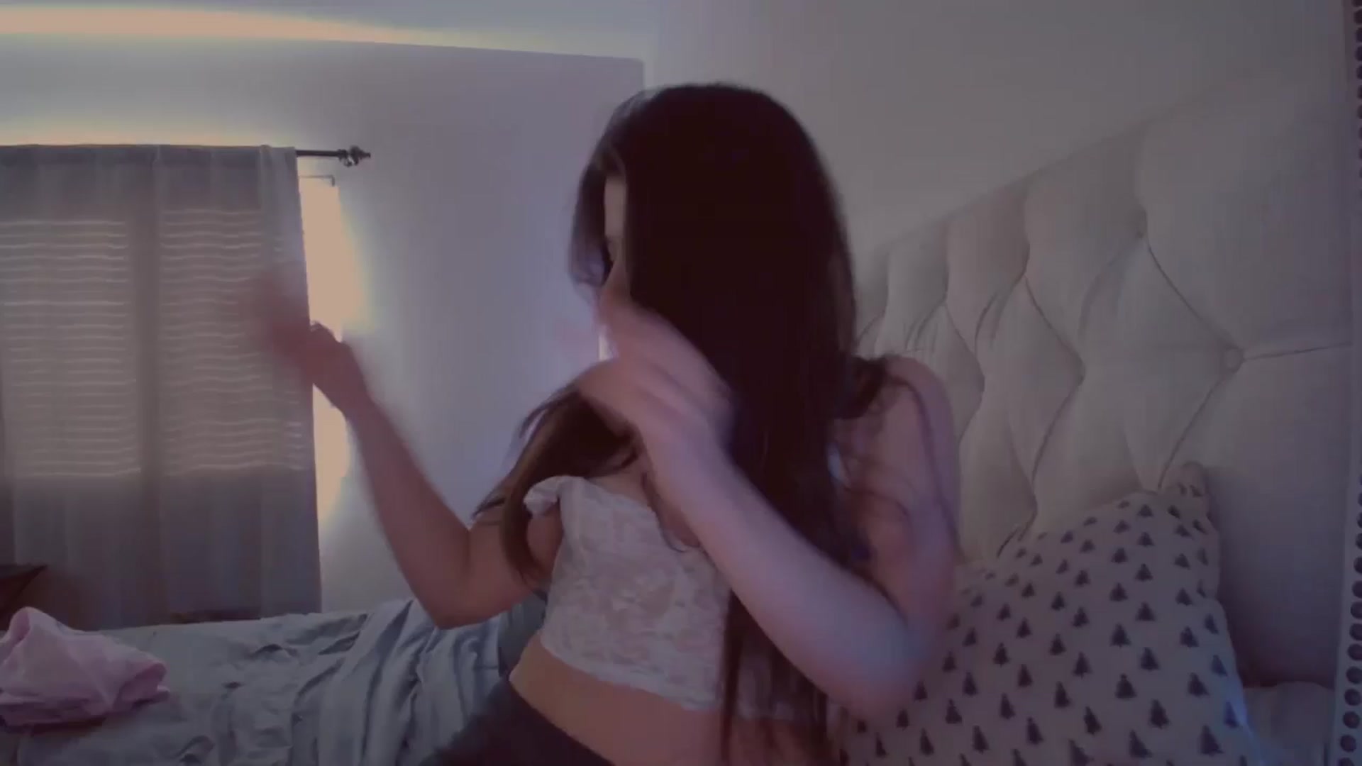 Gallery image thumbnail from Isabelle's myfreecams stream on, 05/08/2024, 24:01 image 1 of 20