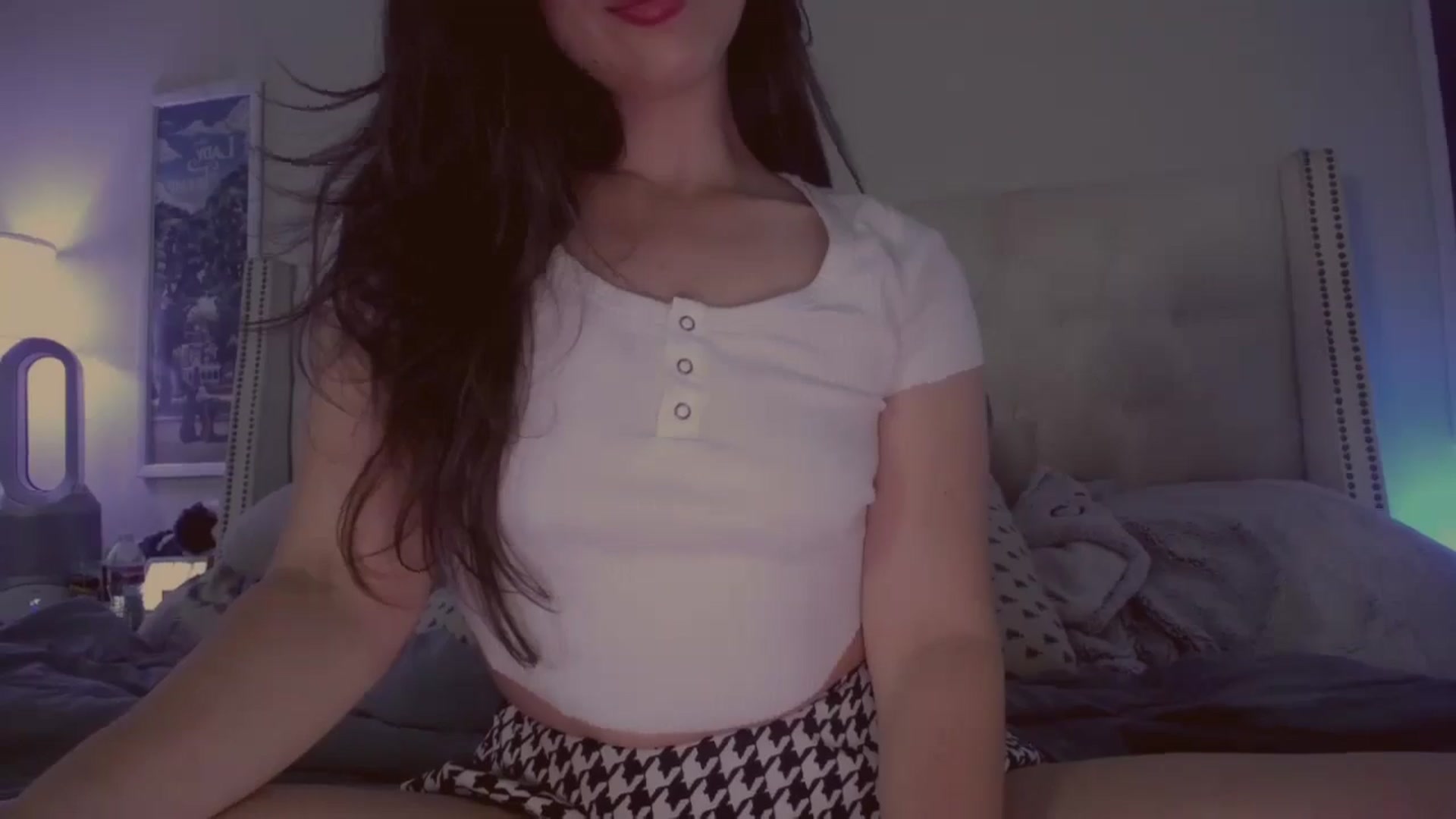 Gallery image thumbnail from Isabelle's myfreecams stream on, 05/10/2024, 03:23 image 20 of 20