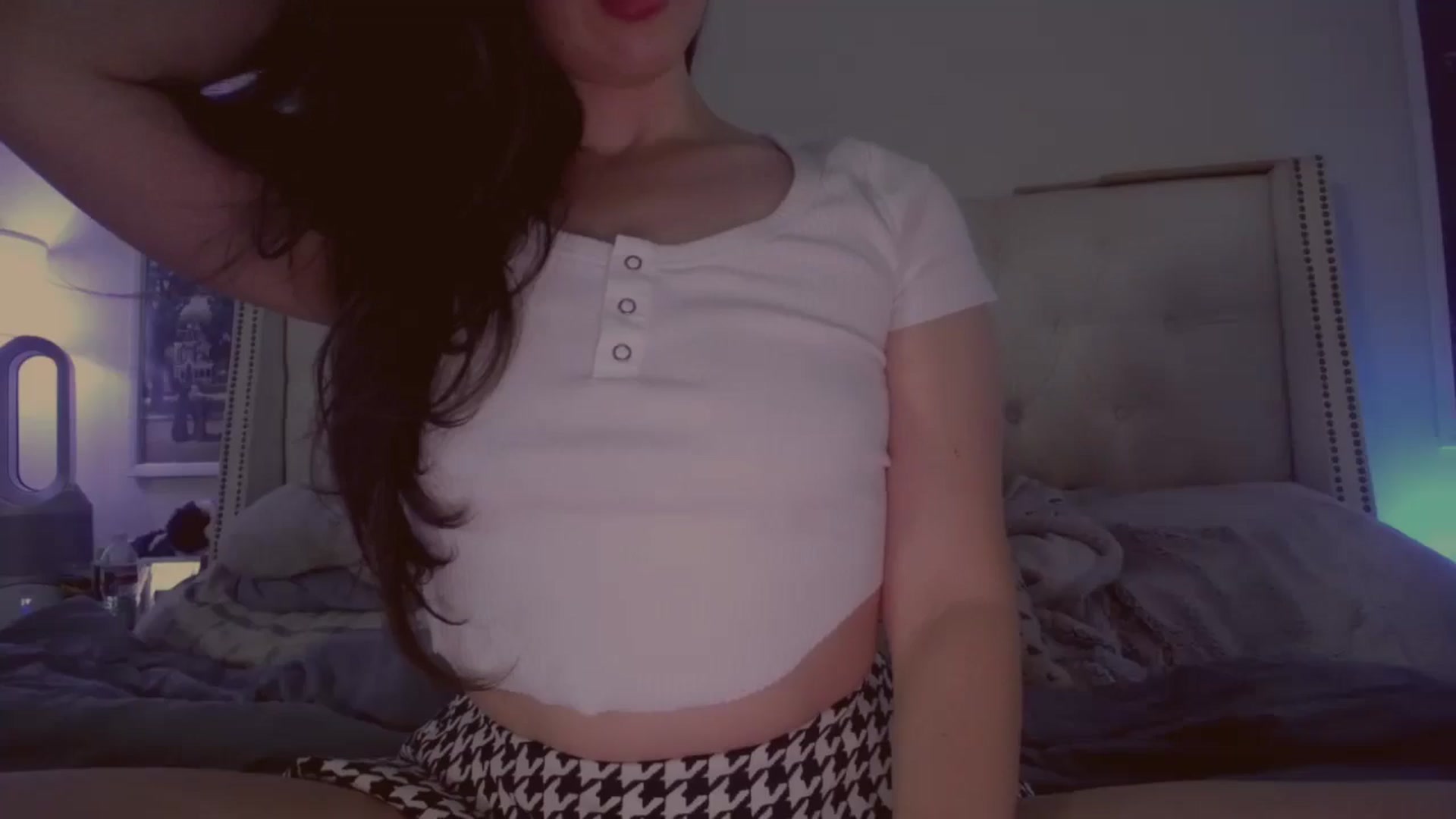 Gallery image thumbnail from Isabelle's myfreecams stream on, 05/10/2024, 03:23 image 18 of 20