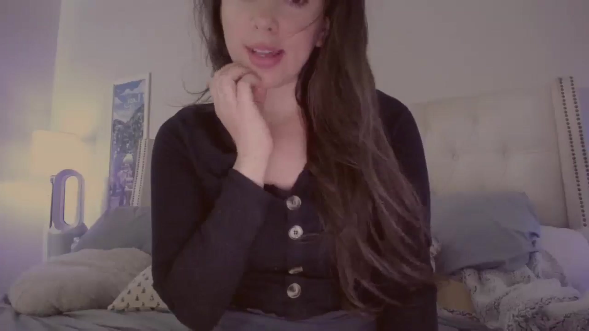 Gallery image thumbnail from Isabelle's myfreecams stream on, 05/21/2024, 21:38 image 18 of 20